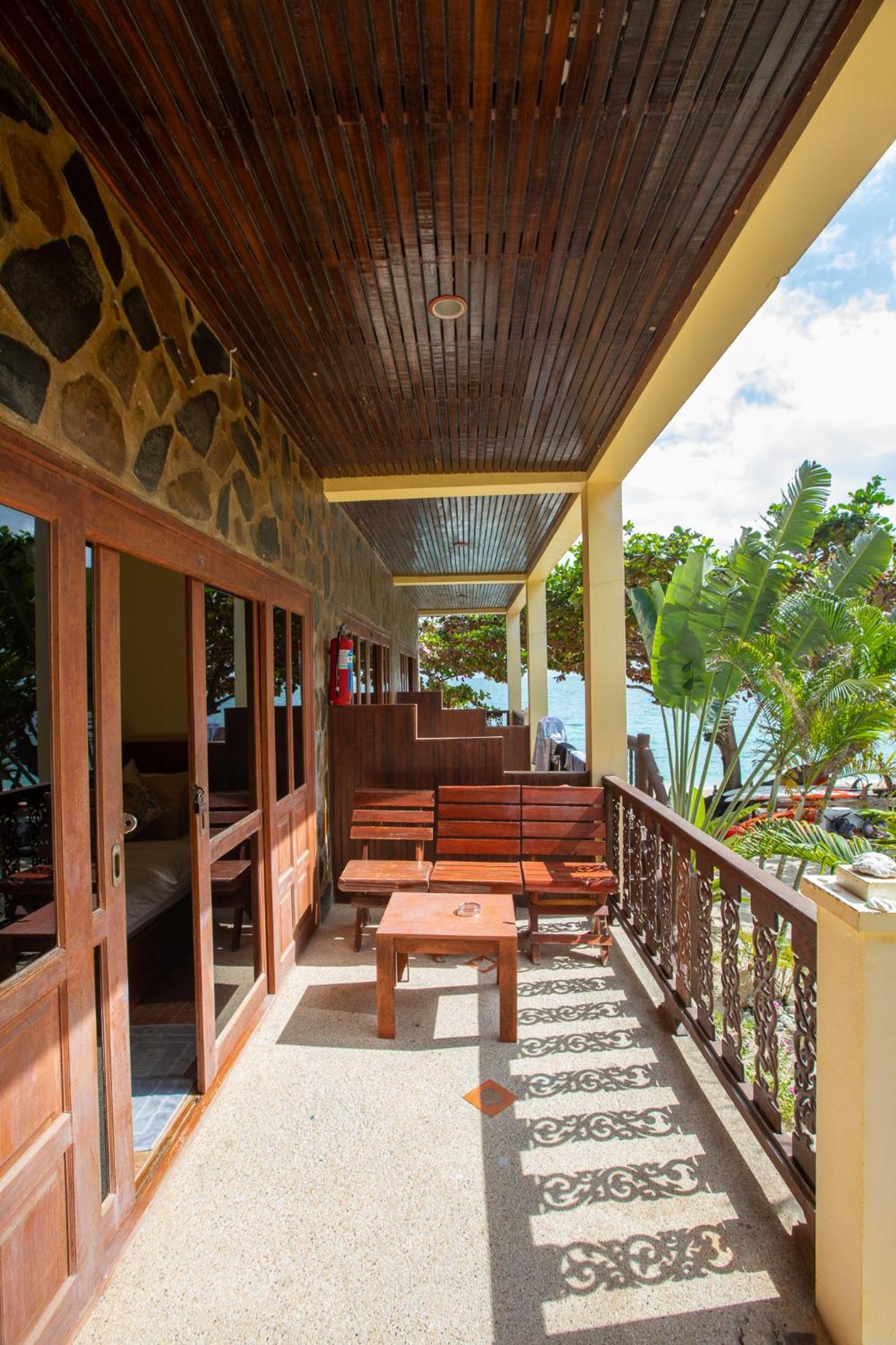 Beachside Family Room with Air conditioning photo 3