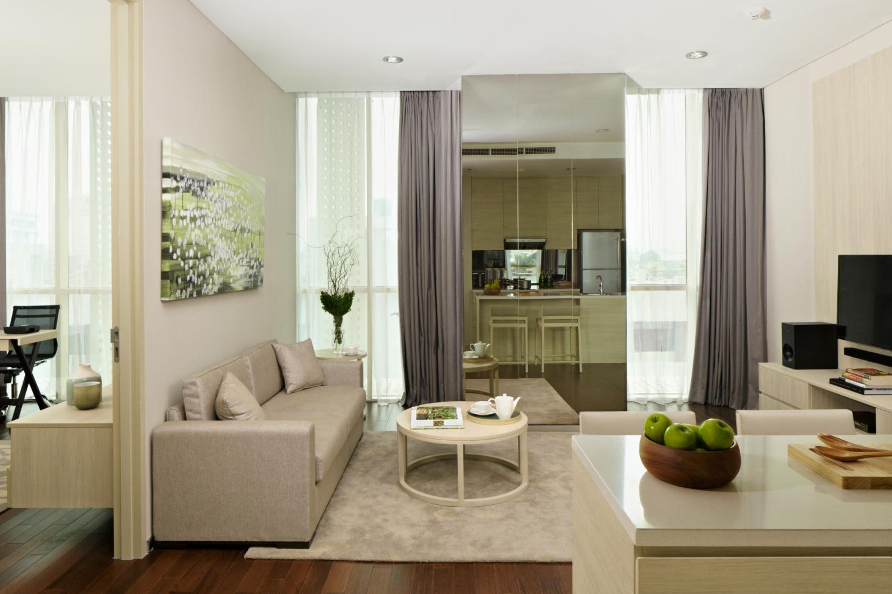 Executive One-Bedroom Apartment - Photo 3