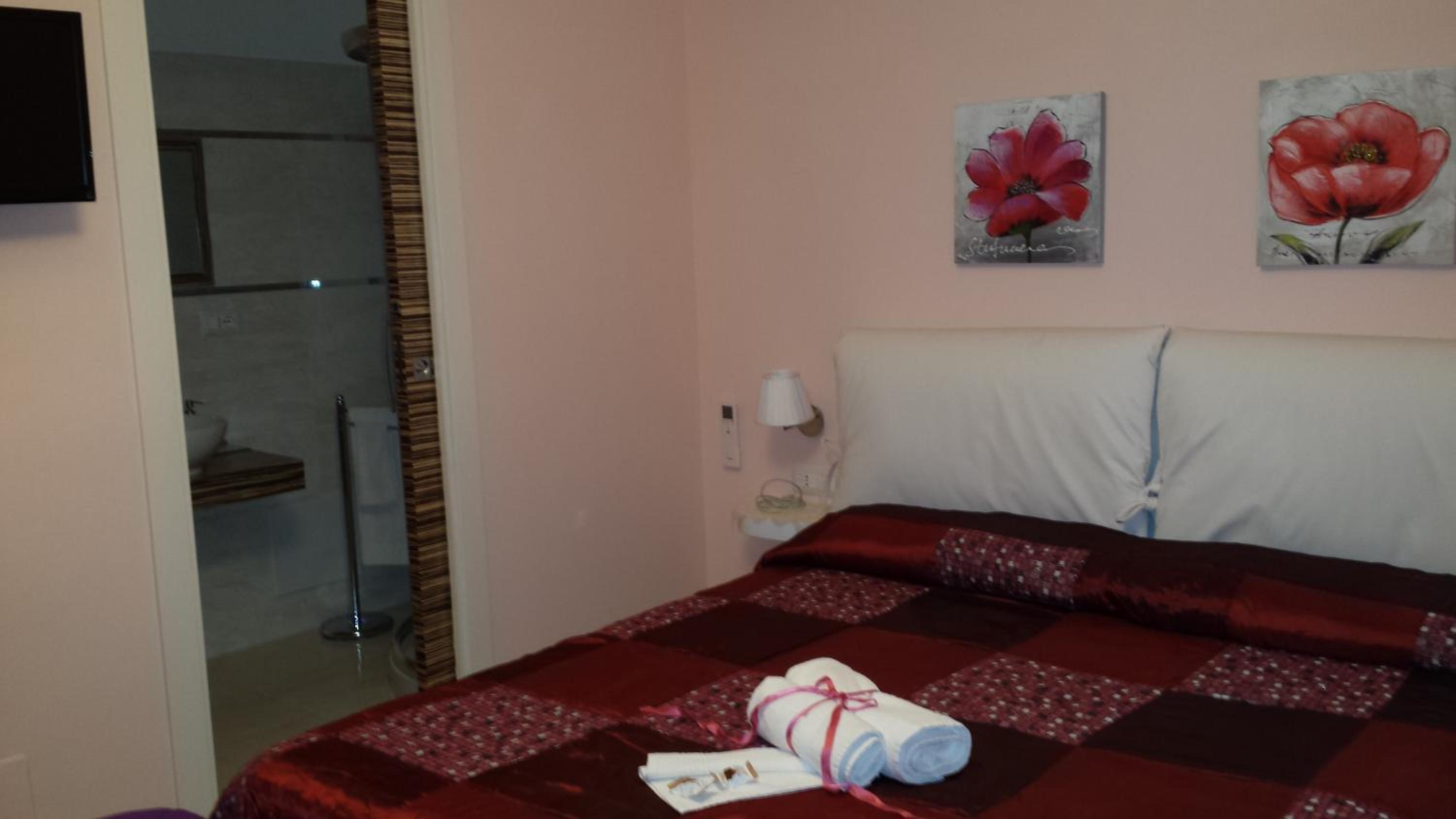 Double Room - Photo 25