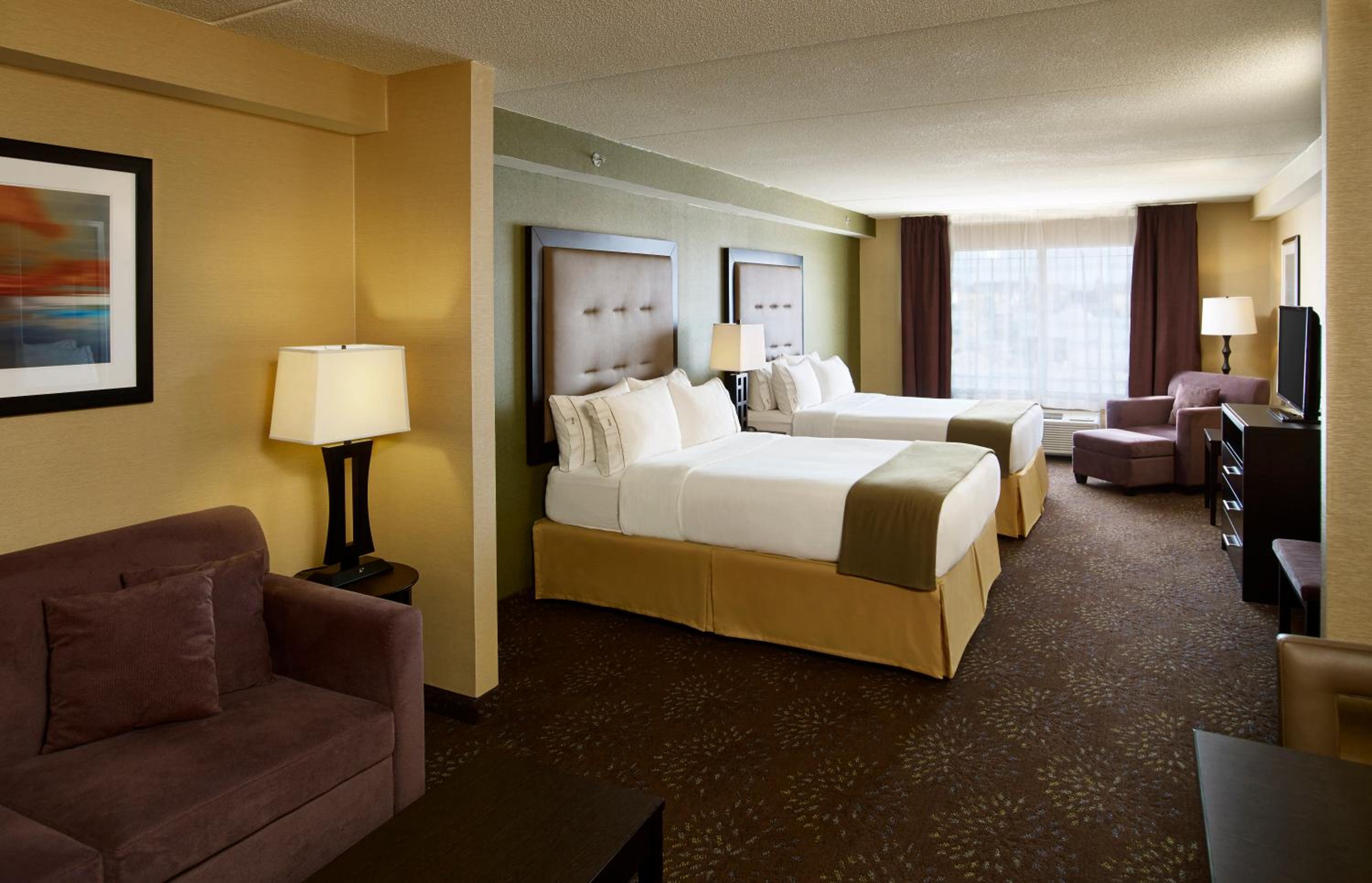 Queen Suite with Two Queen Beds and Sofa Bed photo 2