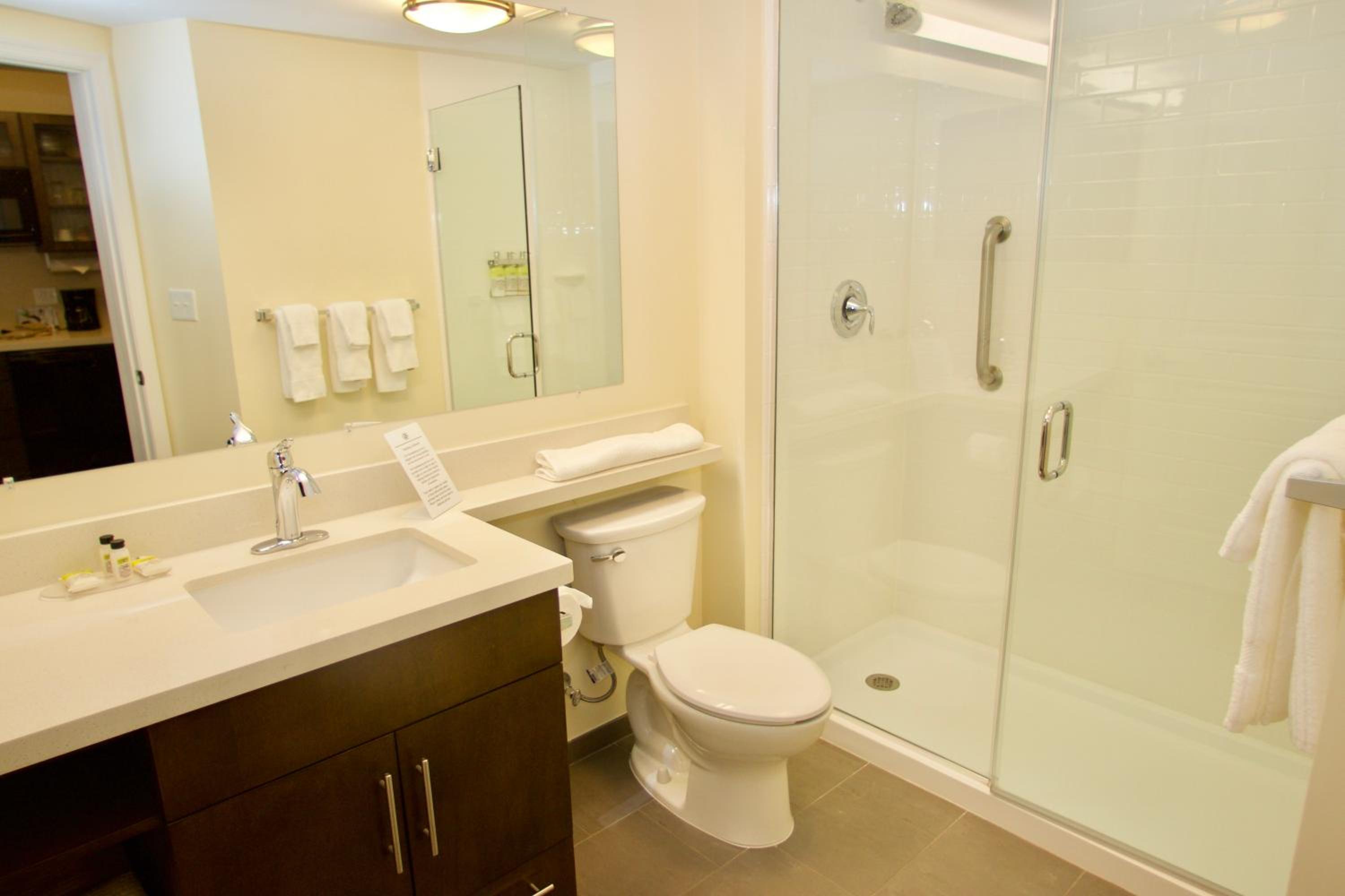 Queen Studio with Two Queen Beds - Hearing Accessible - Non-Smoking photo 2