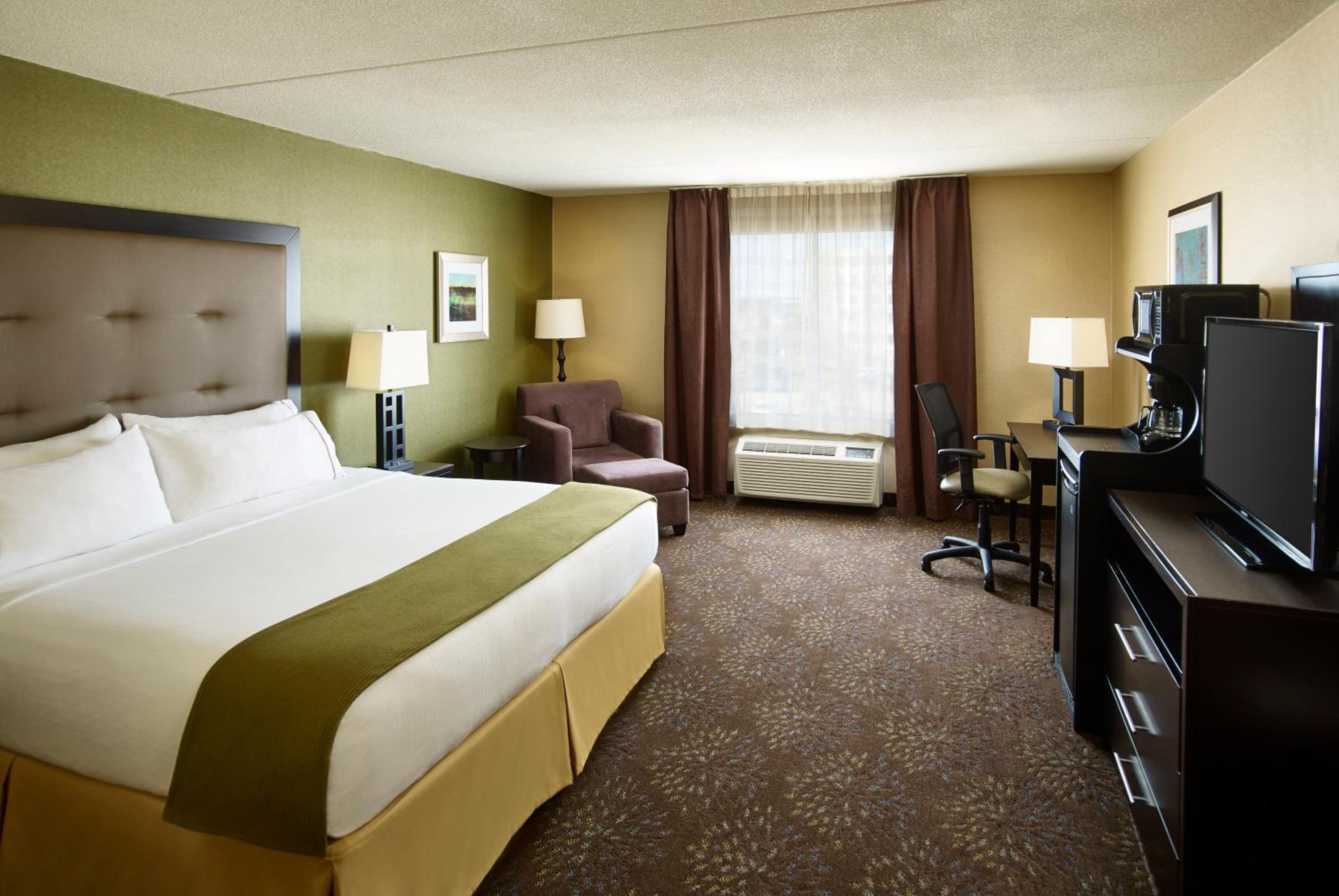 Standard King Room photo 1