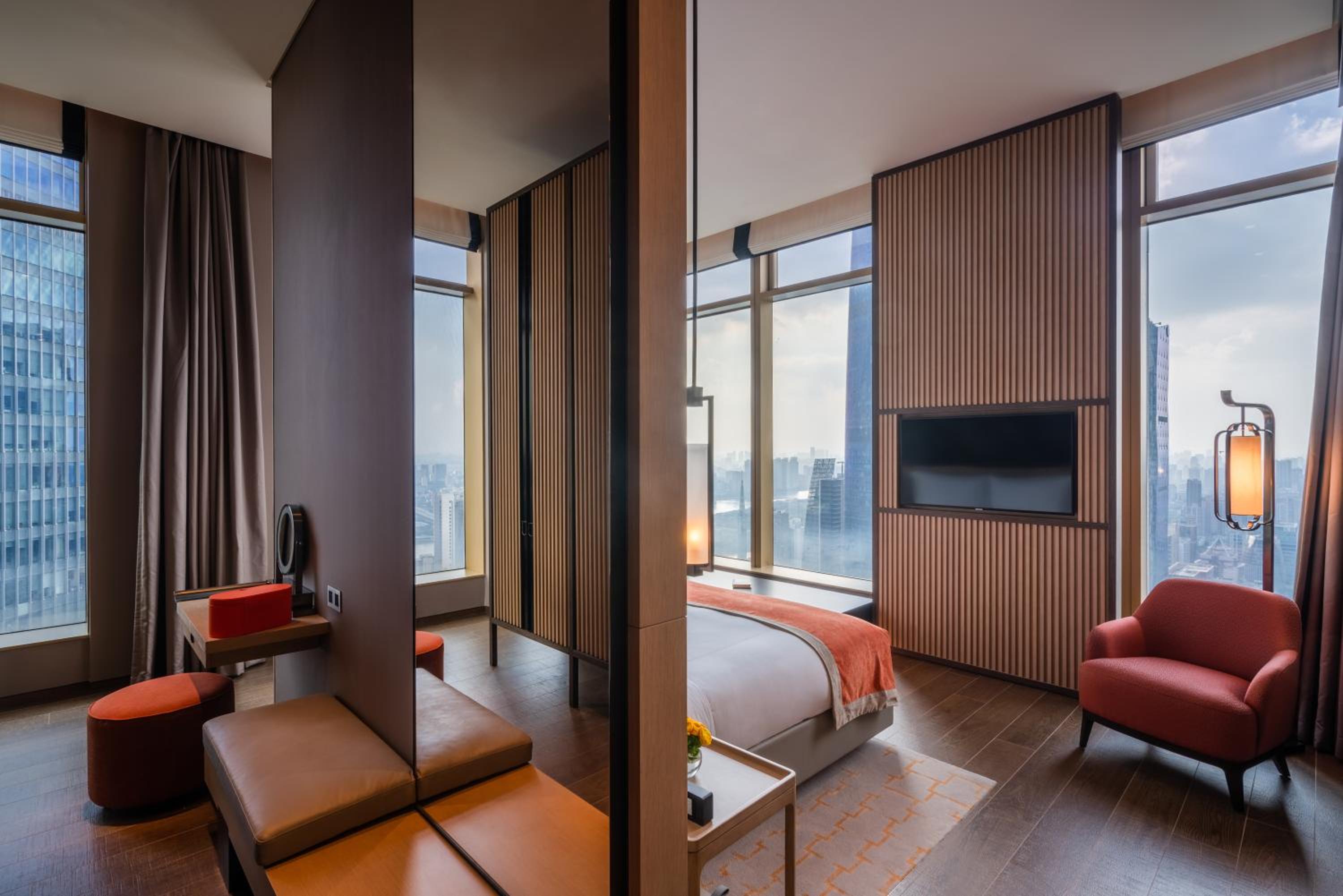 Premier Suite - Photo 2