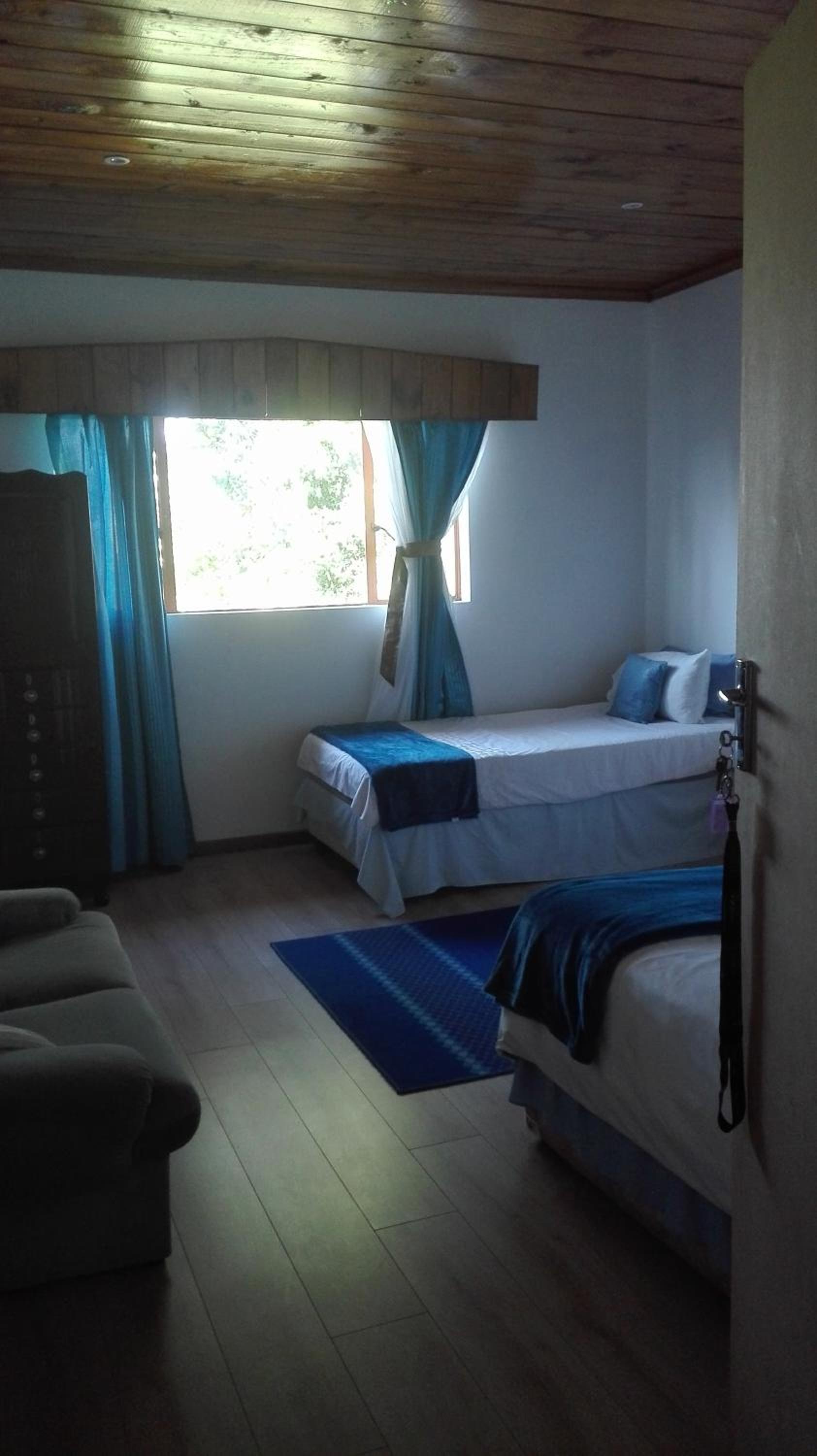Triple Room with Shared Bathroom photo 3