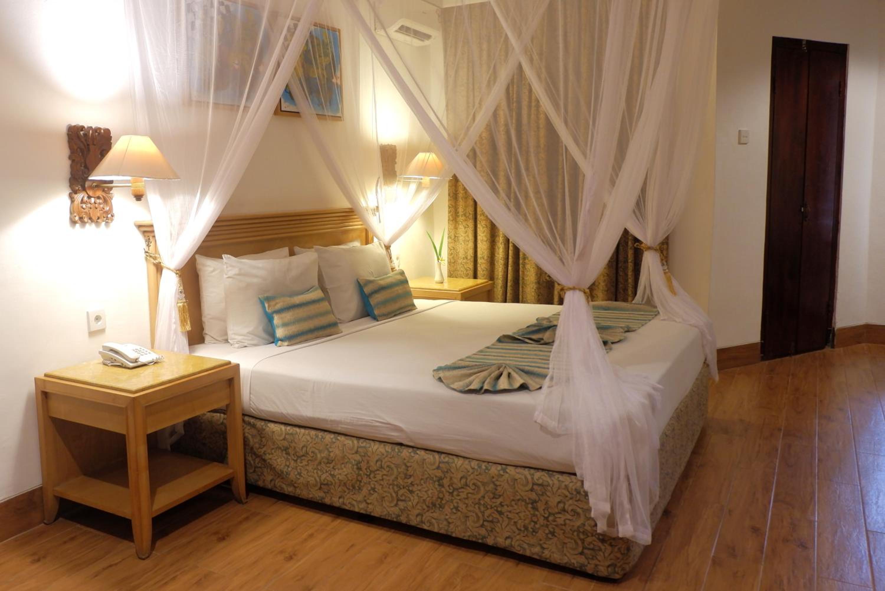 Junior Suite with Free Welcome Snack, Fruit Basket and Two Bottles of Small Beer Upon Arrival - Photo 2