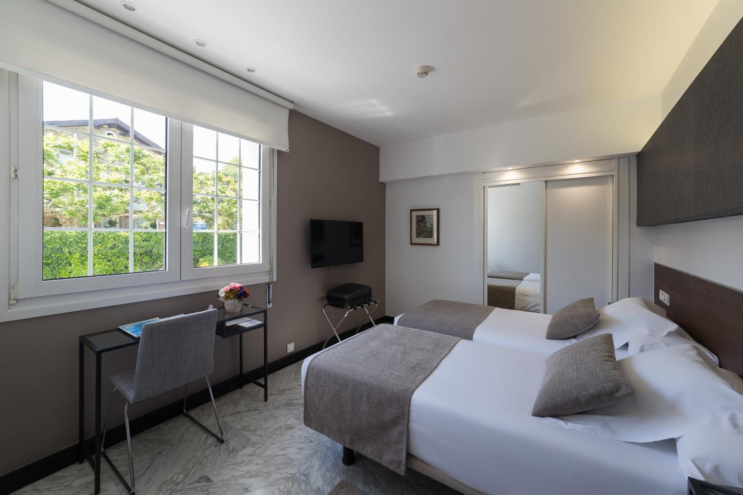 Twin Room - Photo 1