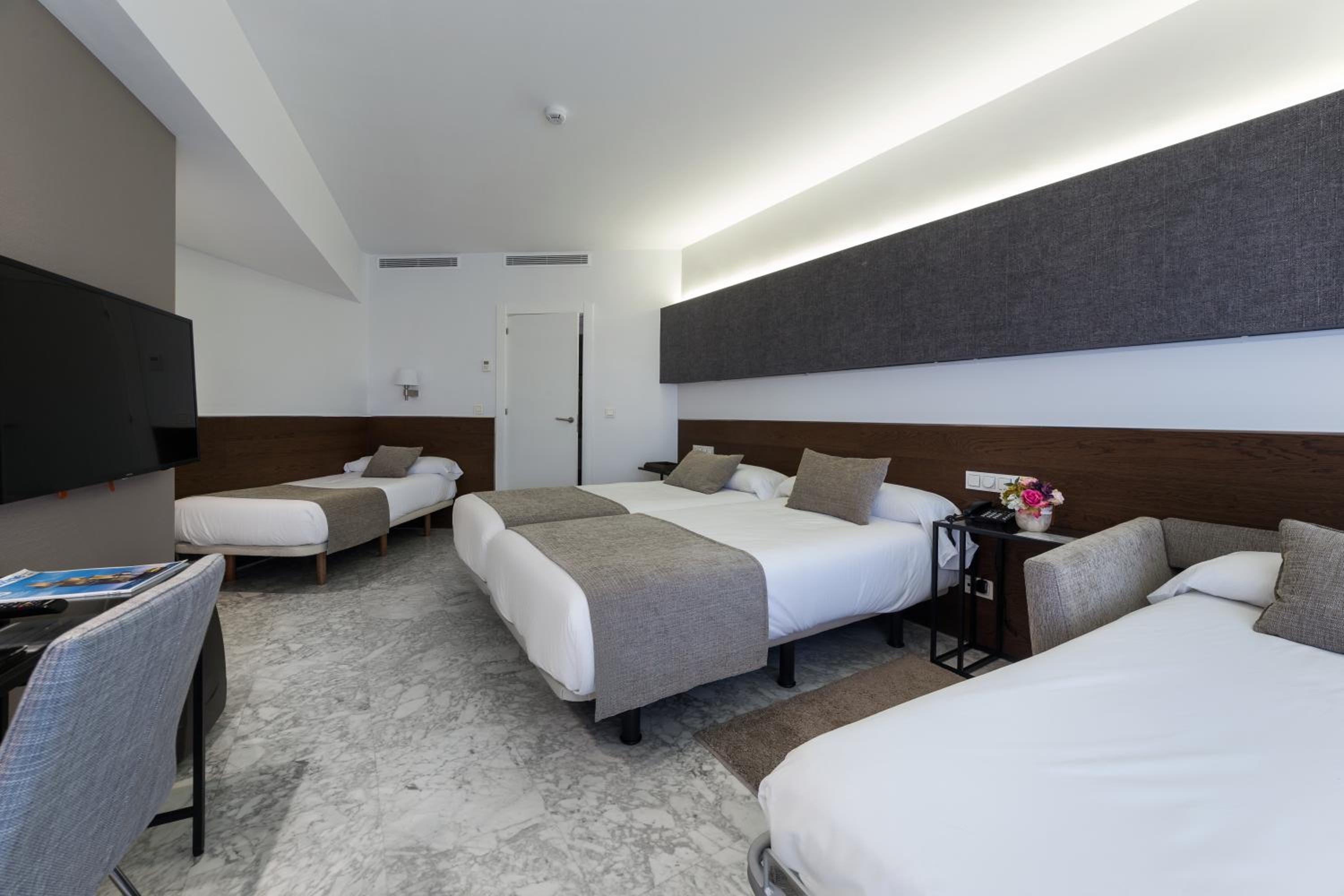 Triple Room with Bed Sofa photo 3