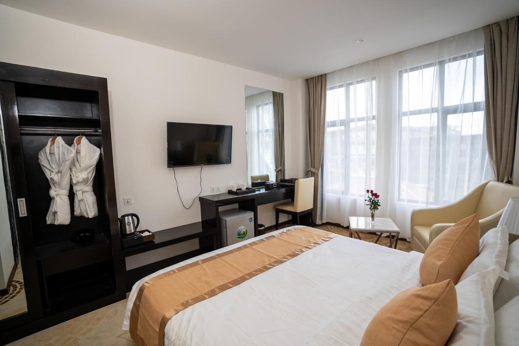 Standard Double Room - Photo 13