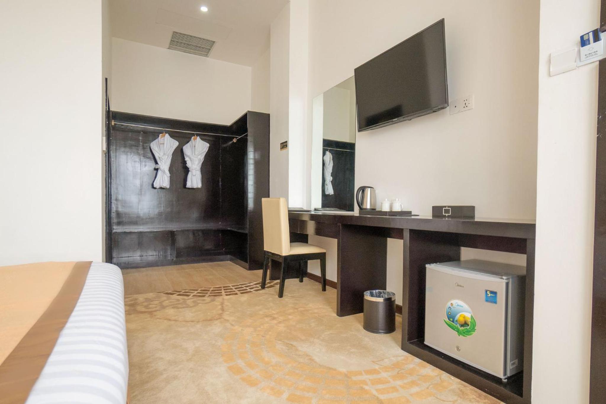 Deluxe Double Room - Photo 9