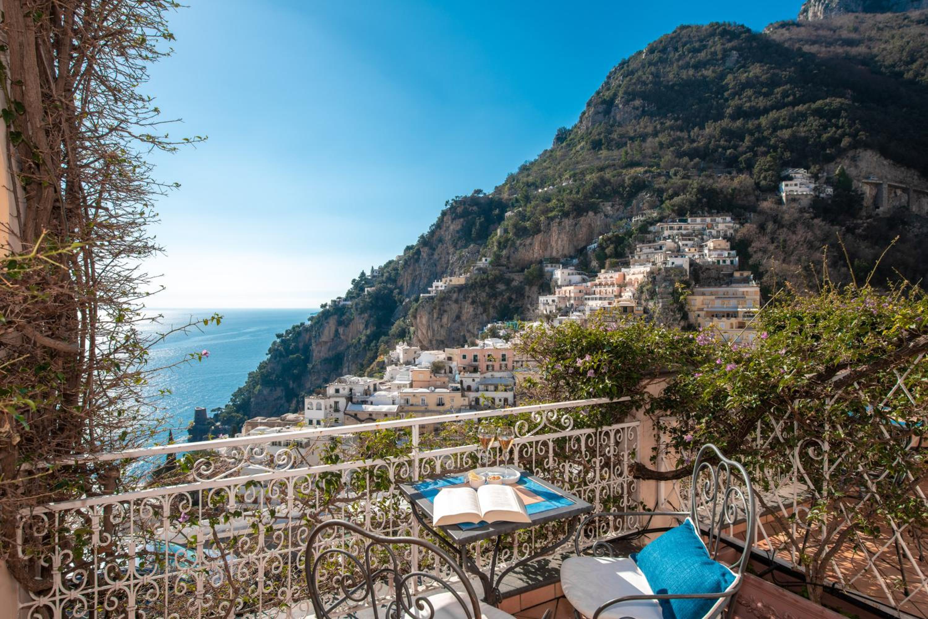 Double Room with Sea View - Photo 9