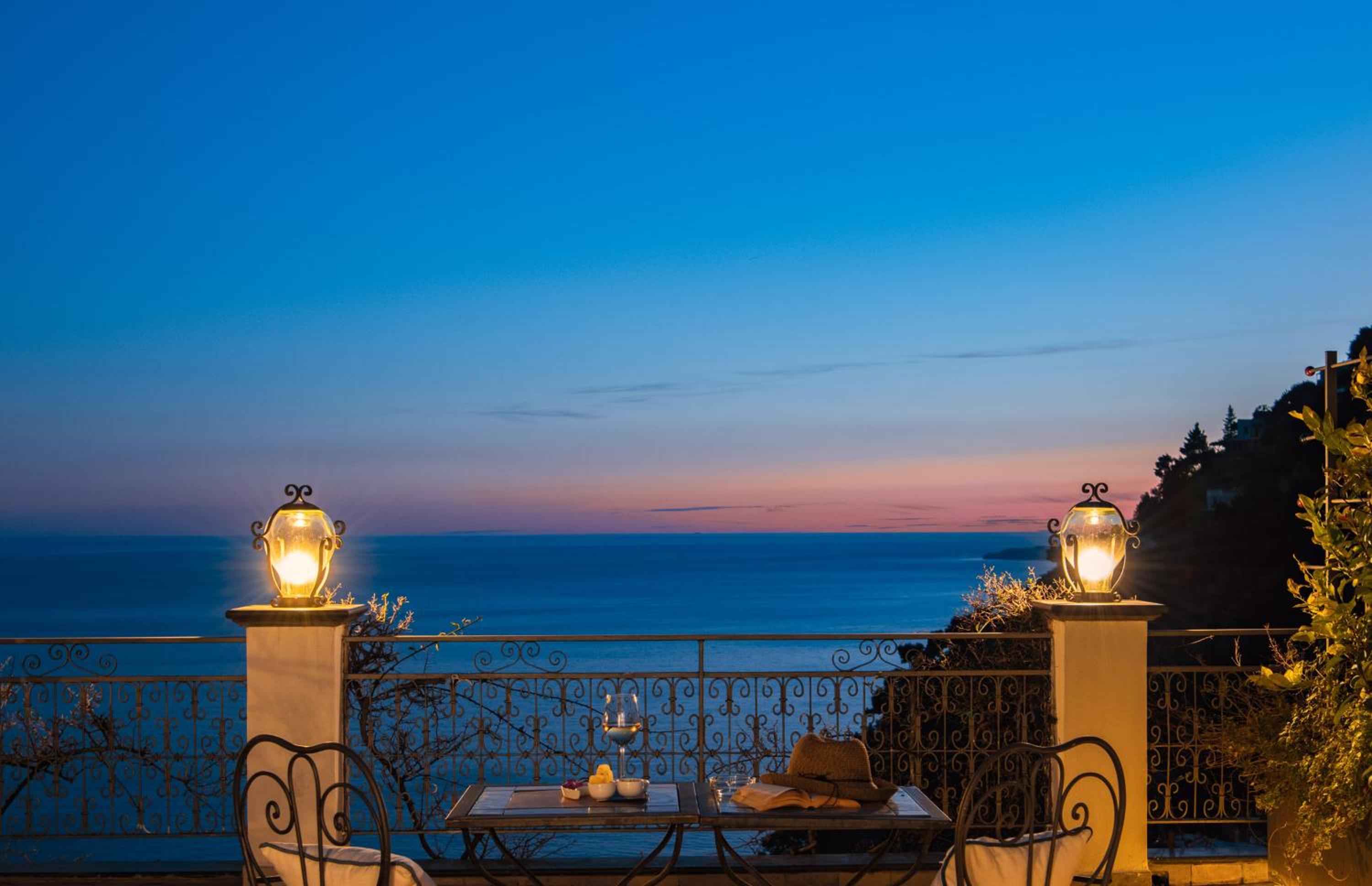 Double Room with Sea View - Photo 25