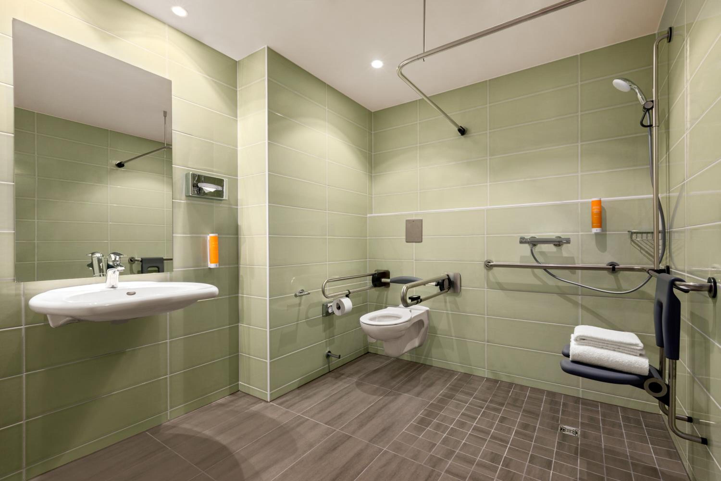 Double Room - Mobility Access/Non-Smoking - Photo 2
