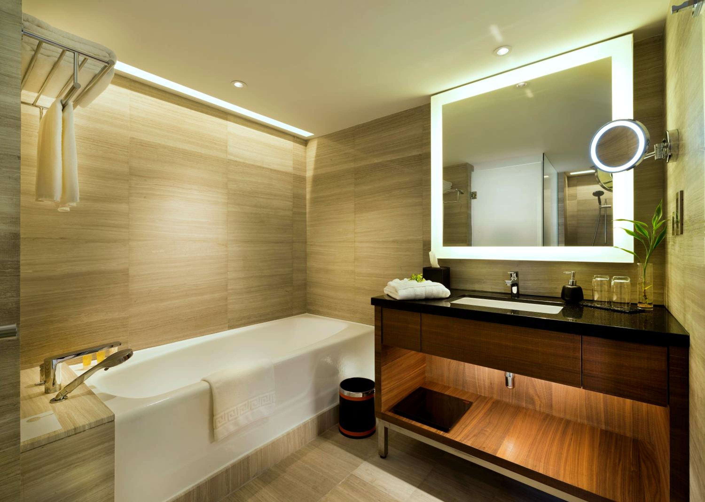 Executive Deluxe King Room - Photo 2