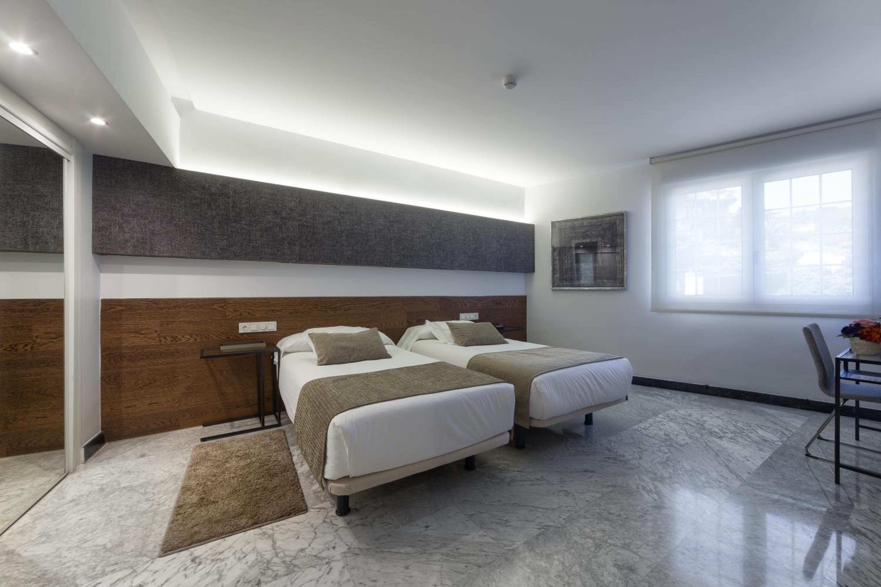 Twin Room - Photo 2
