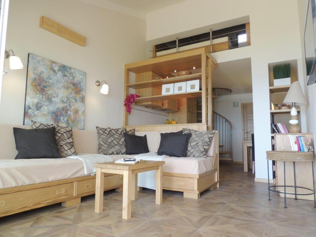 Duplex One-Bedroom Apartment with Terrace and Sea View photo 2