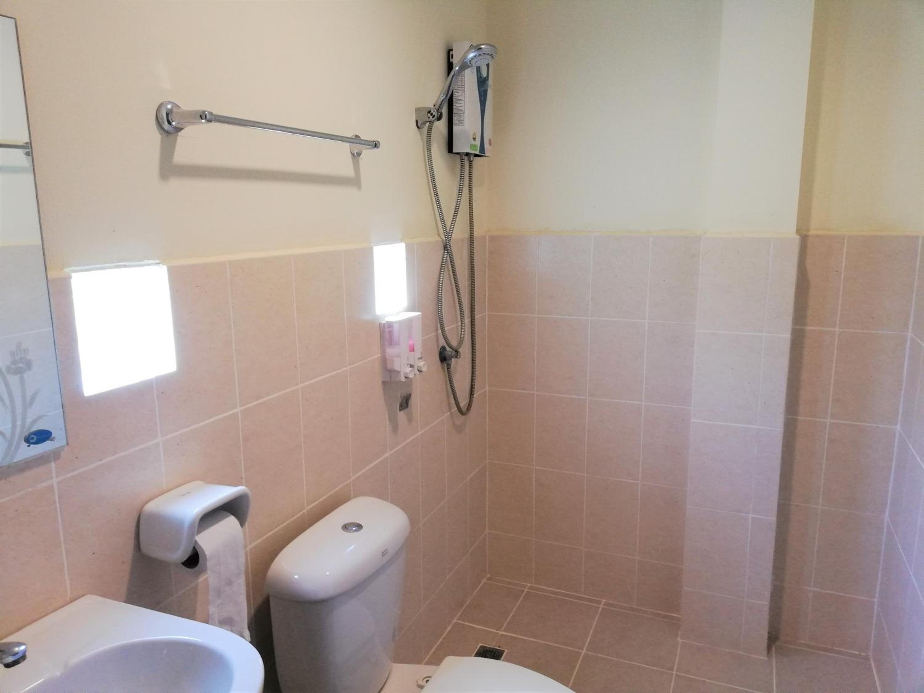 Standard King Room - Photo 3