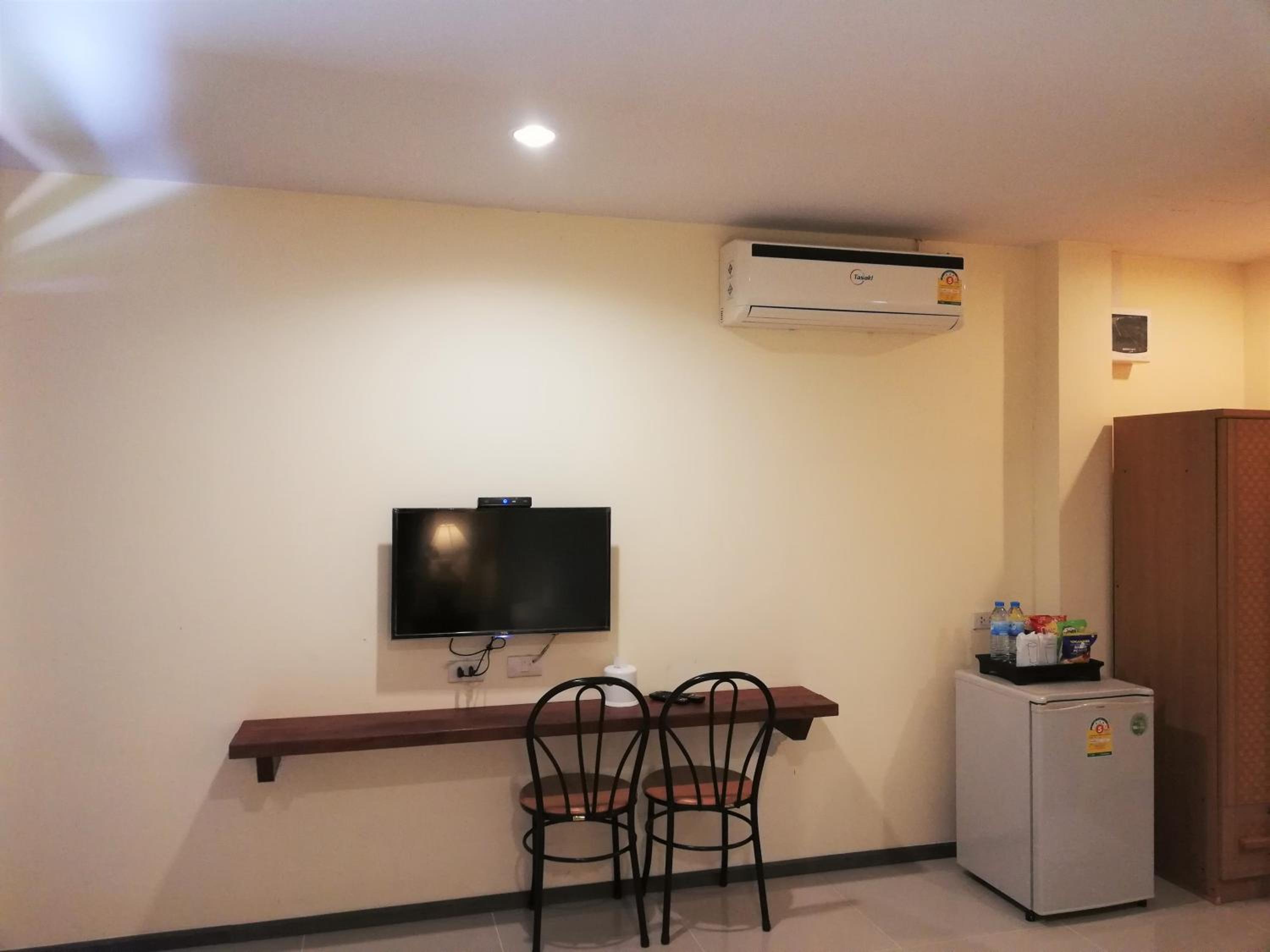 Standard Twin Room - Photo 4