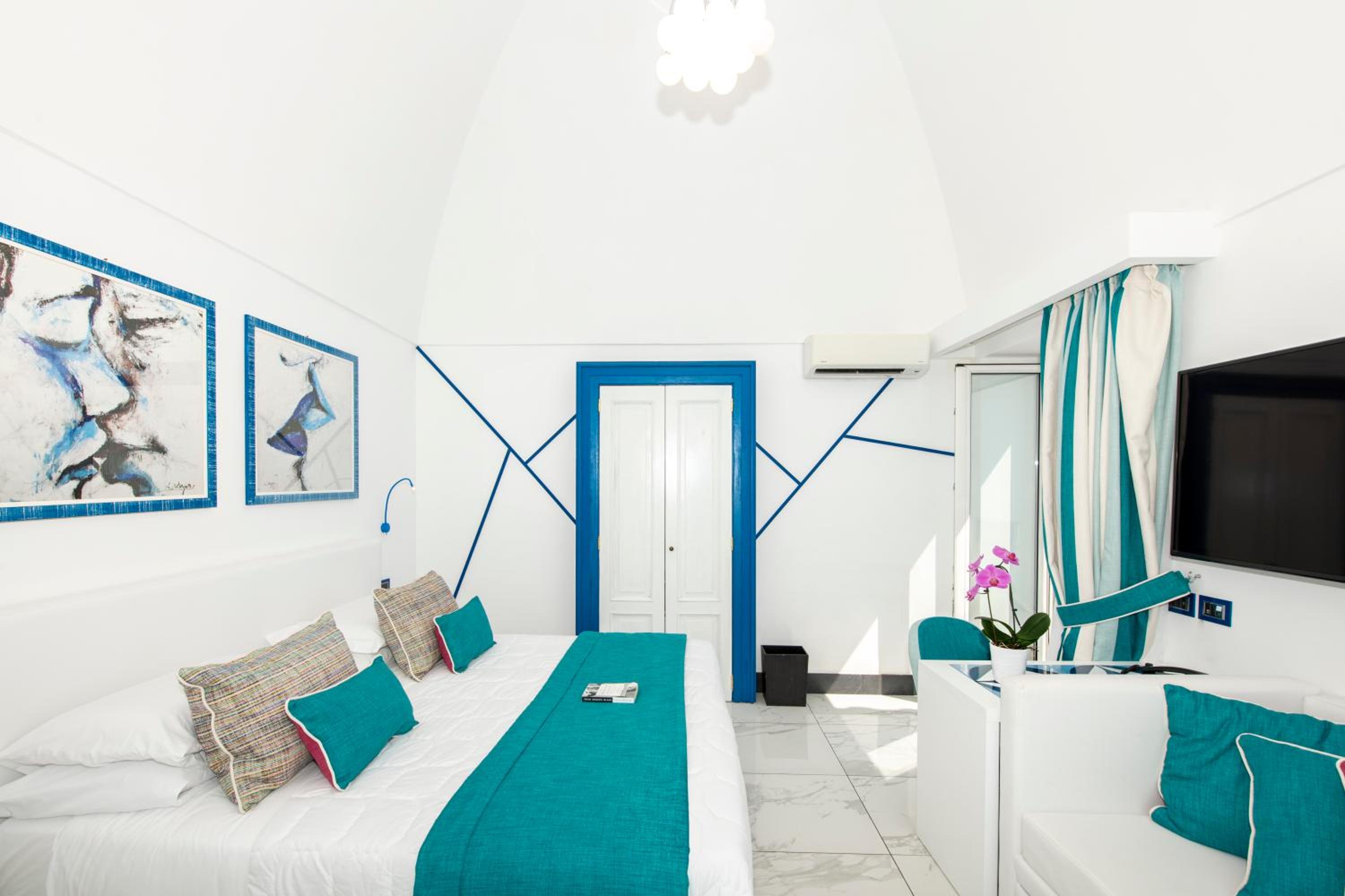 Double Room with Sea View - Photo 22