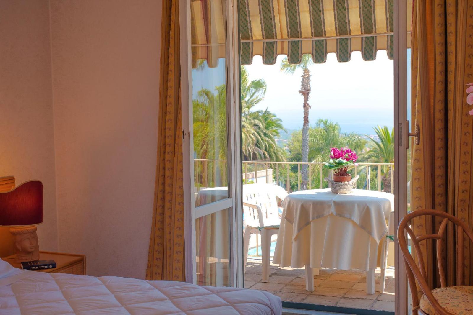 Double or Twin Room with Sea View - Photo 2