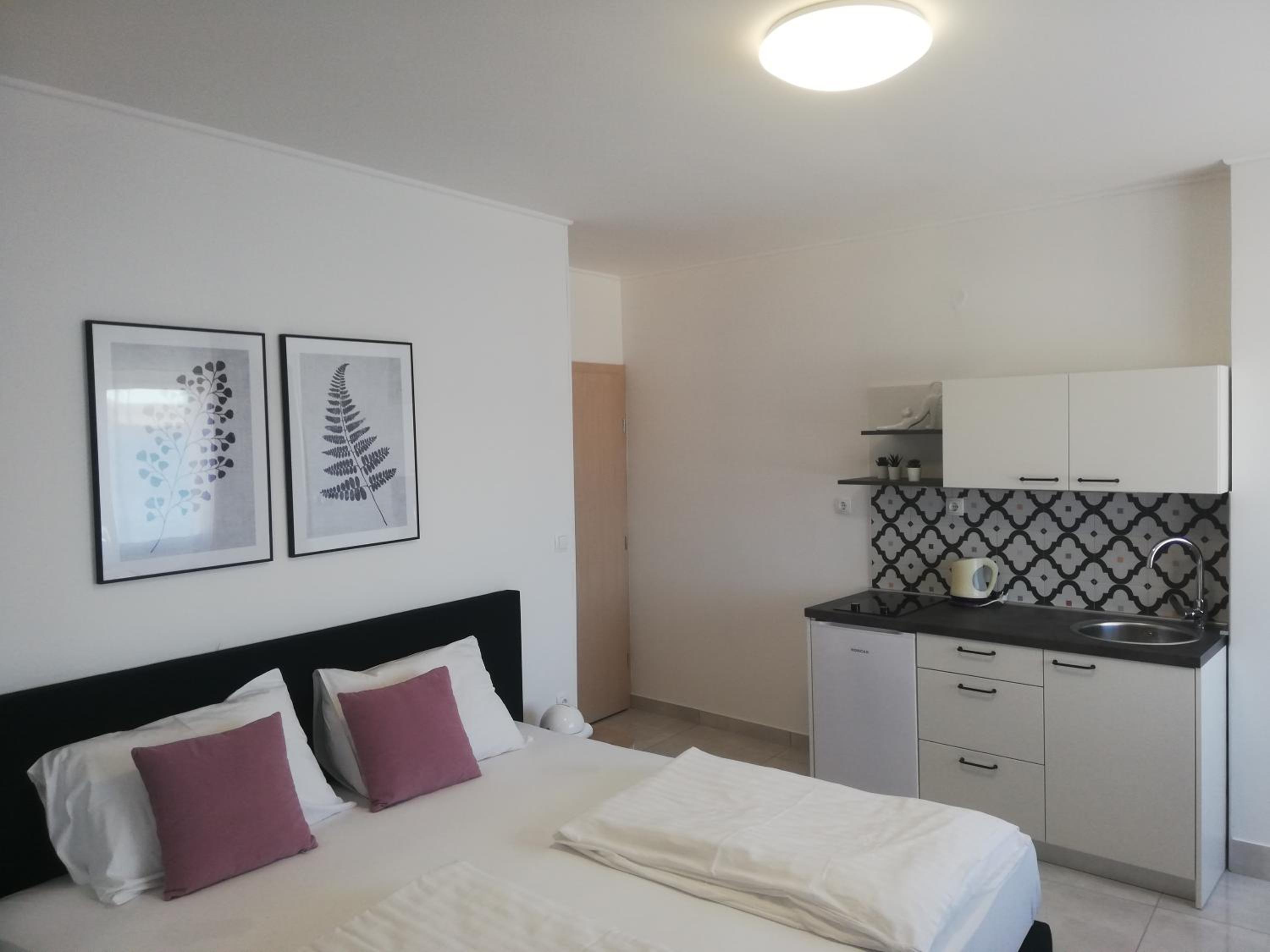 Apartment with Sea View - Photo 7