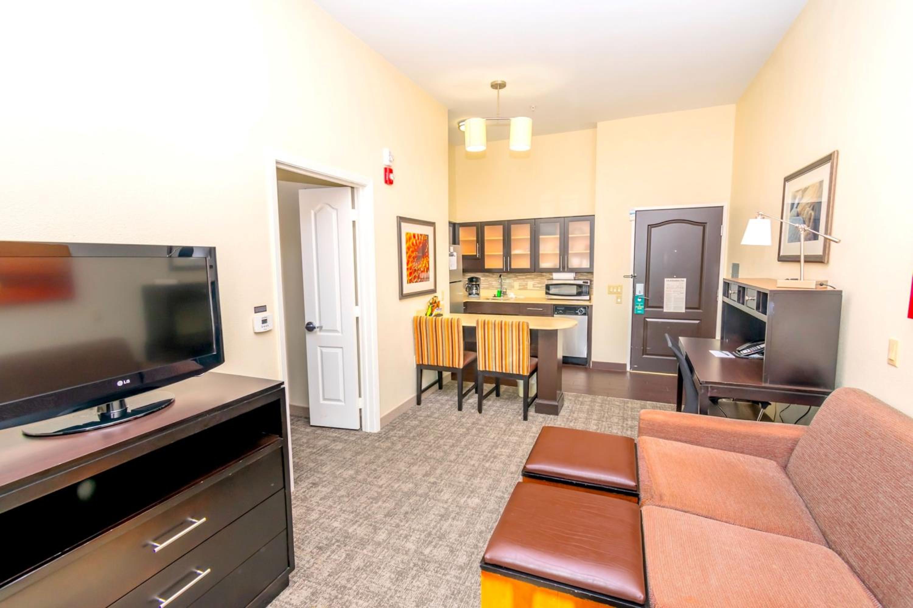 One-Bedroom King Suite with Sofa Bed - Photo 3