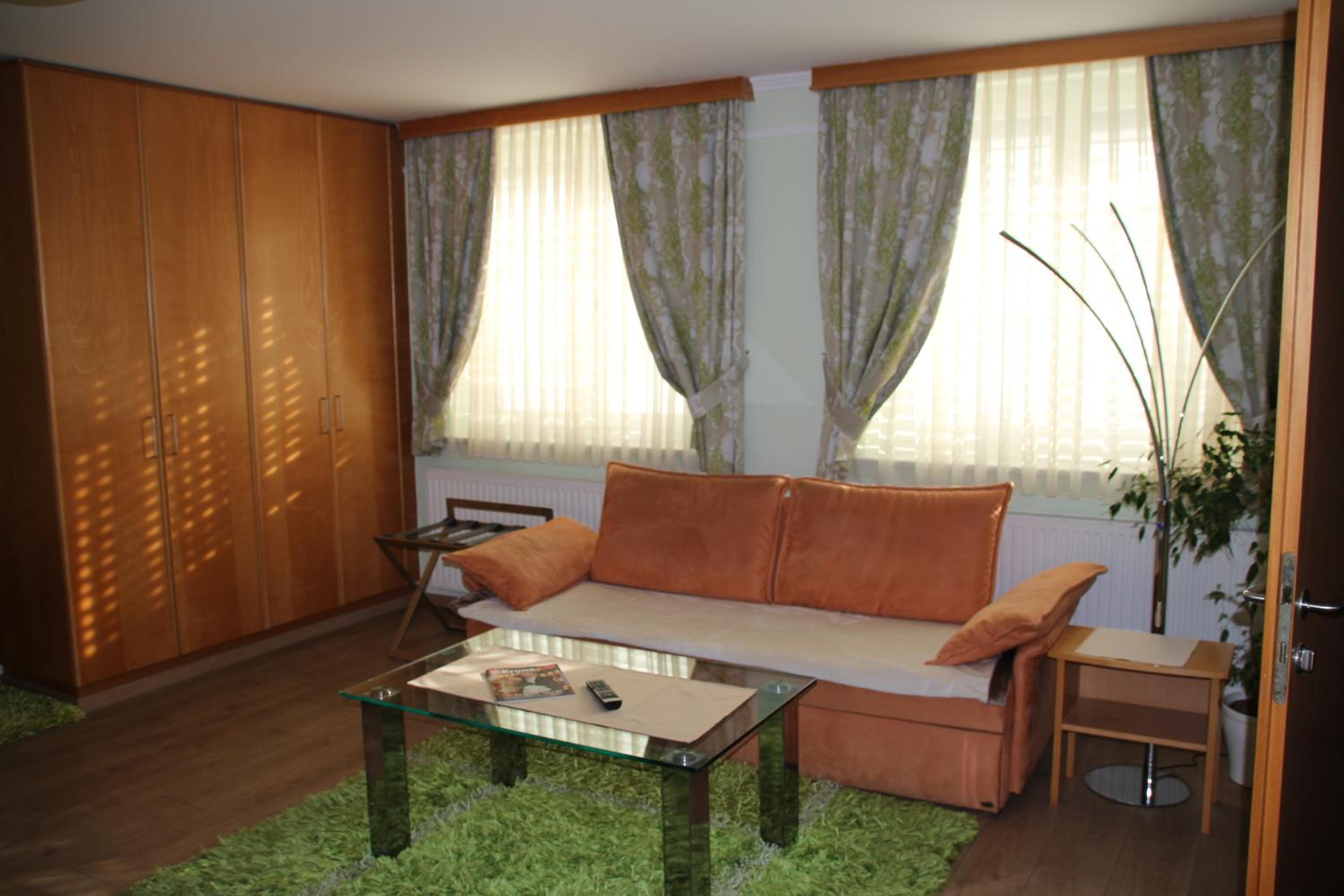 Double Room - Photo 8