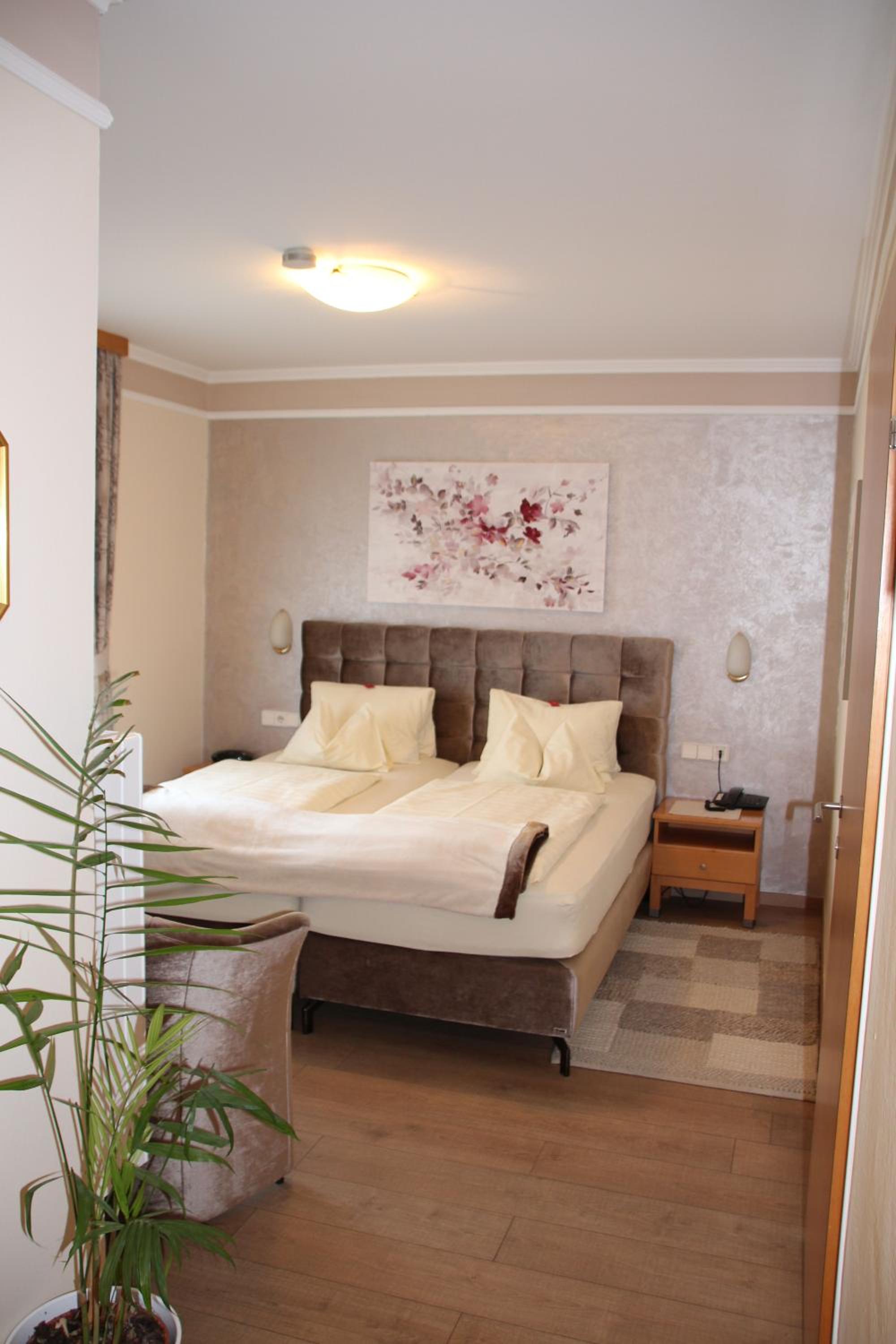 Double Room - Photo 16