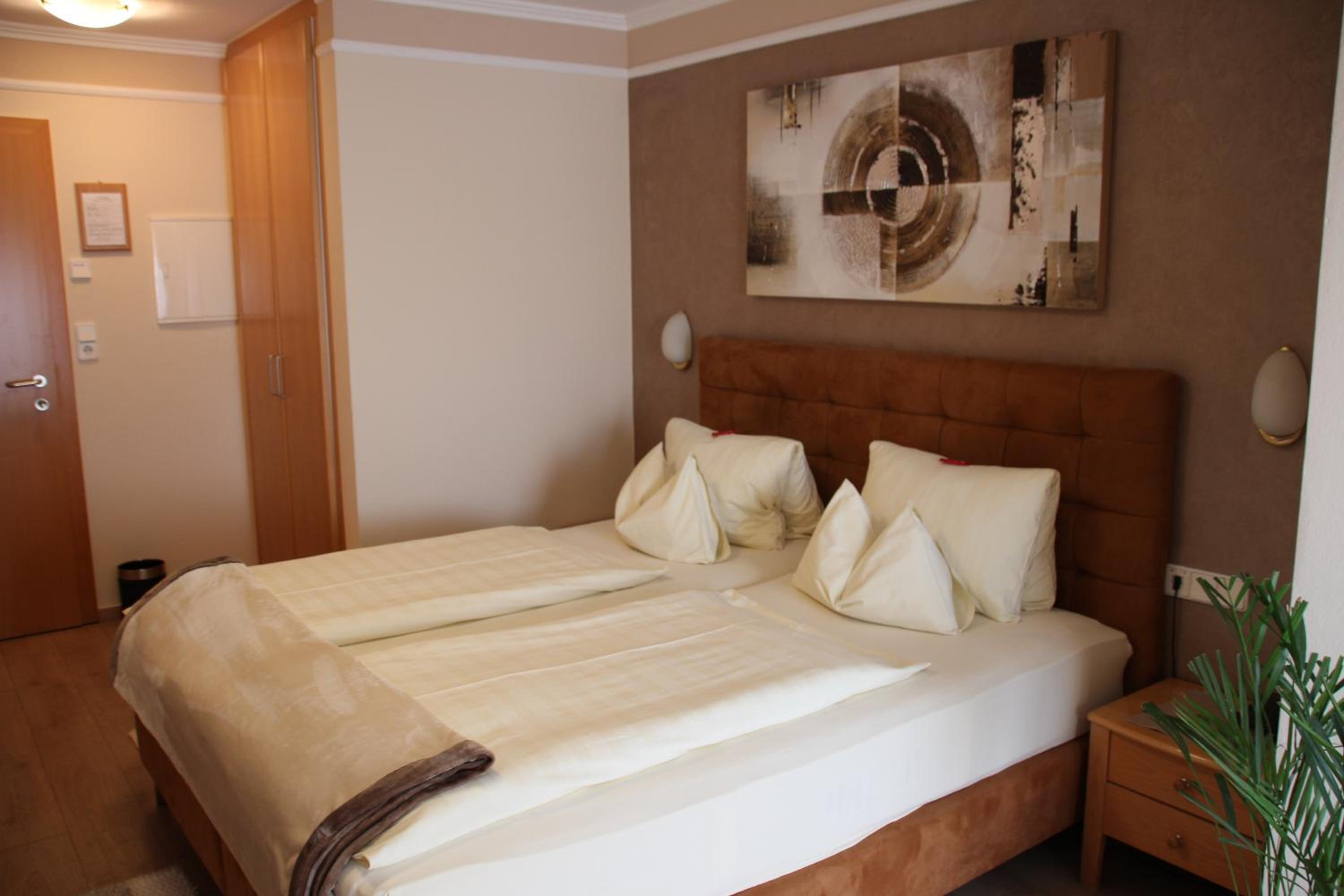 Double Room - Photo 12