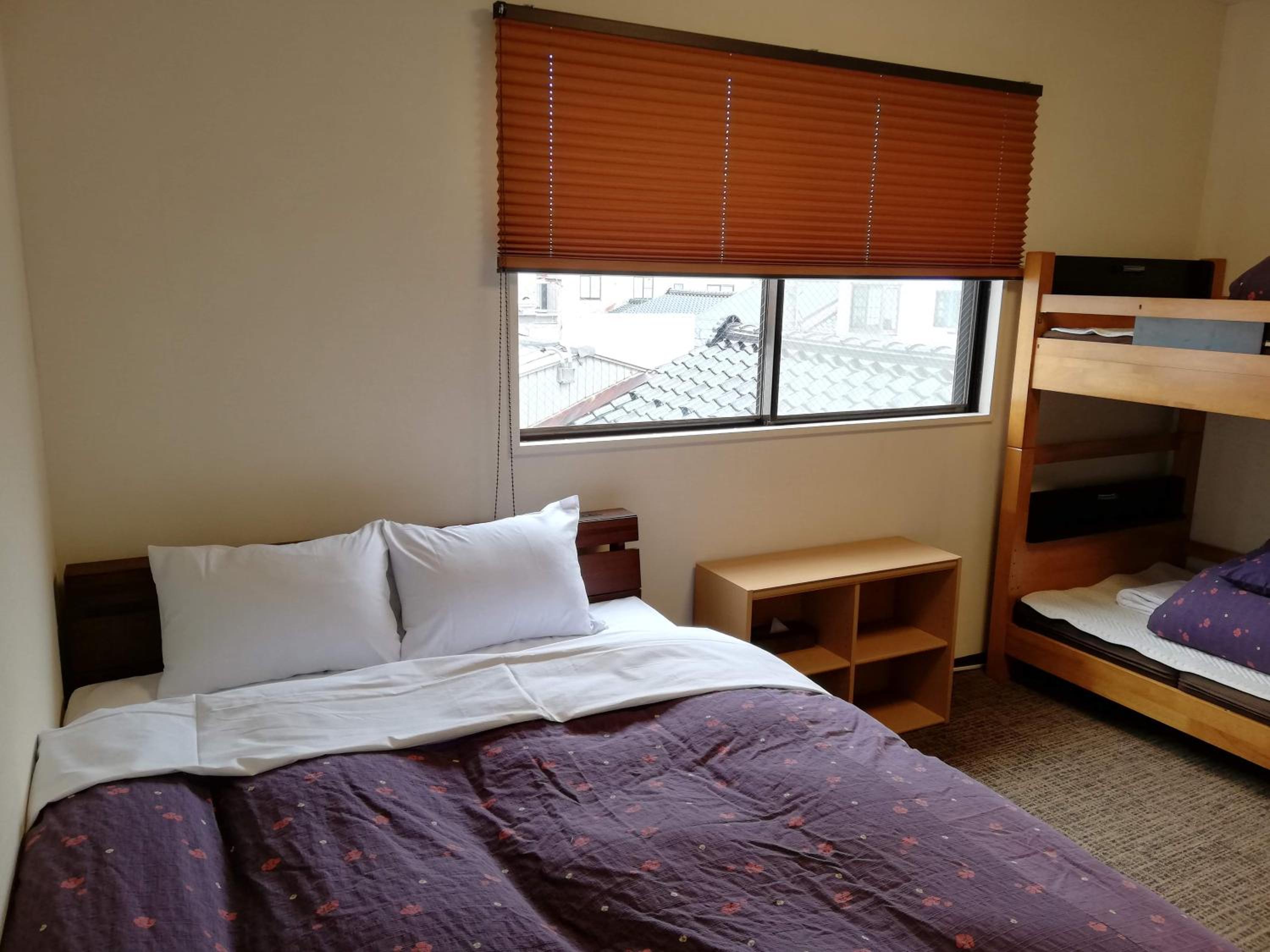 Budget Quadruple Room with Shared Bathroom photo 1