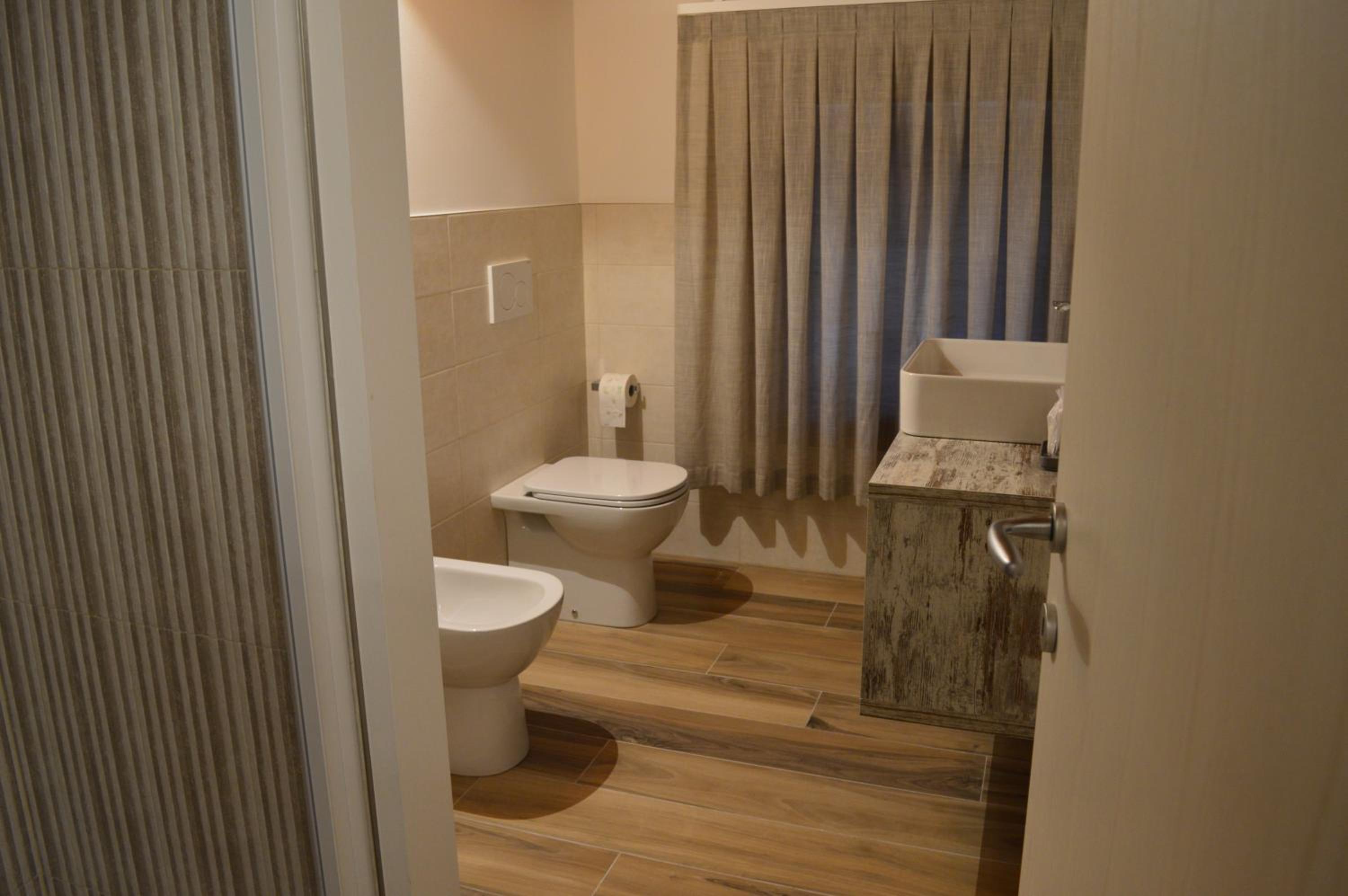 Double or Twin Room - Photo 4