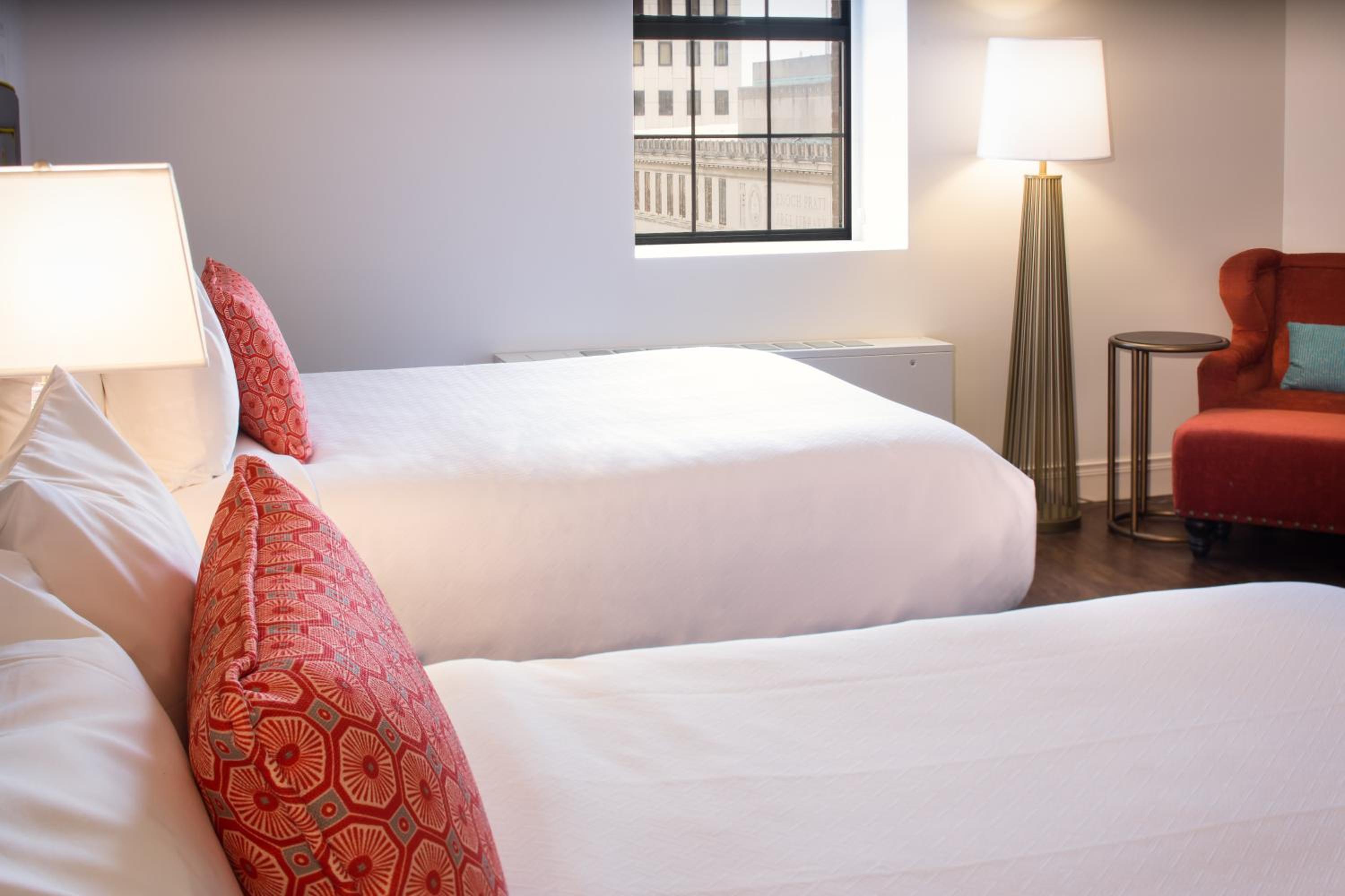 Deluxe Queen Room with Two Queen Beds - Disability Access Tran Shower - Photo 6