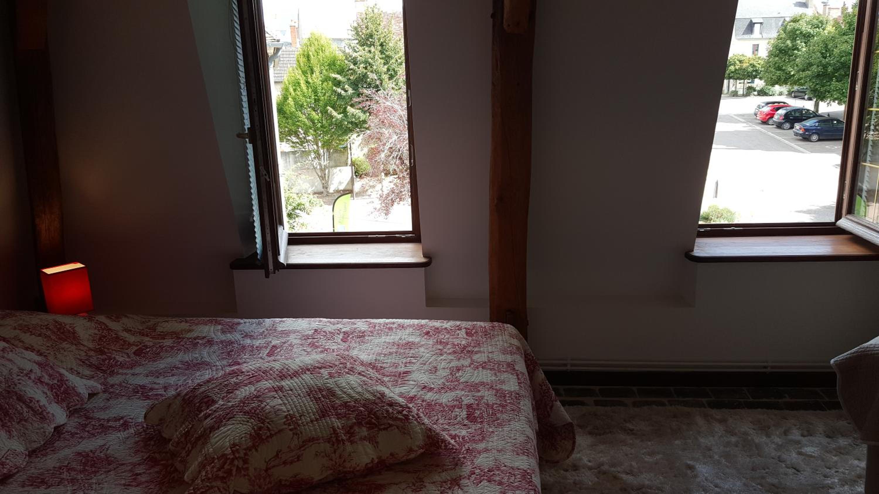 Deluxe Room - Photo 5
