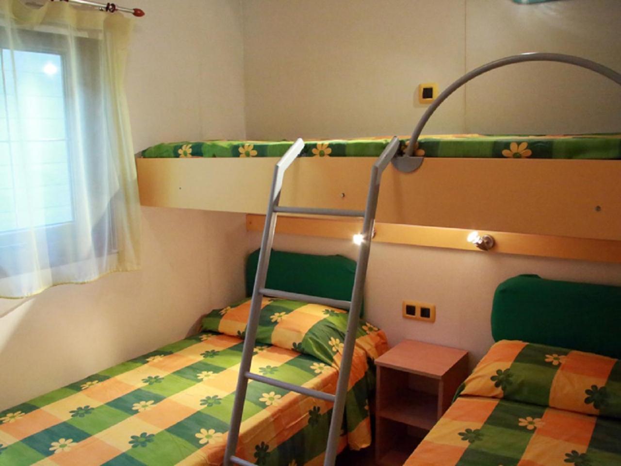 Standard Mobile Home (6 Adults) photo 3