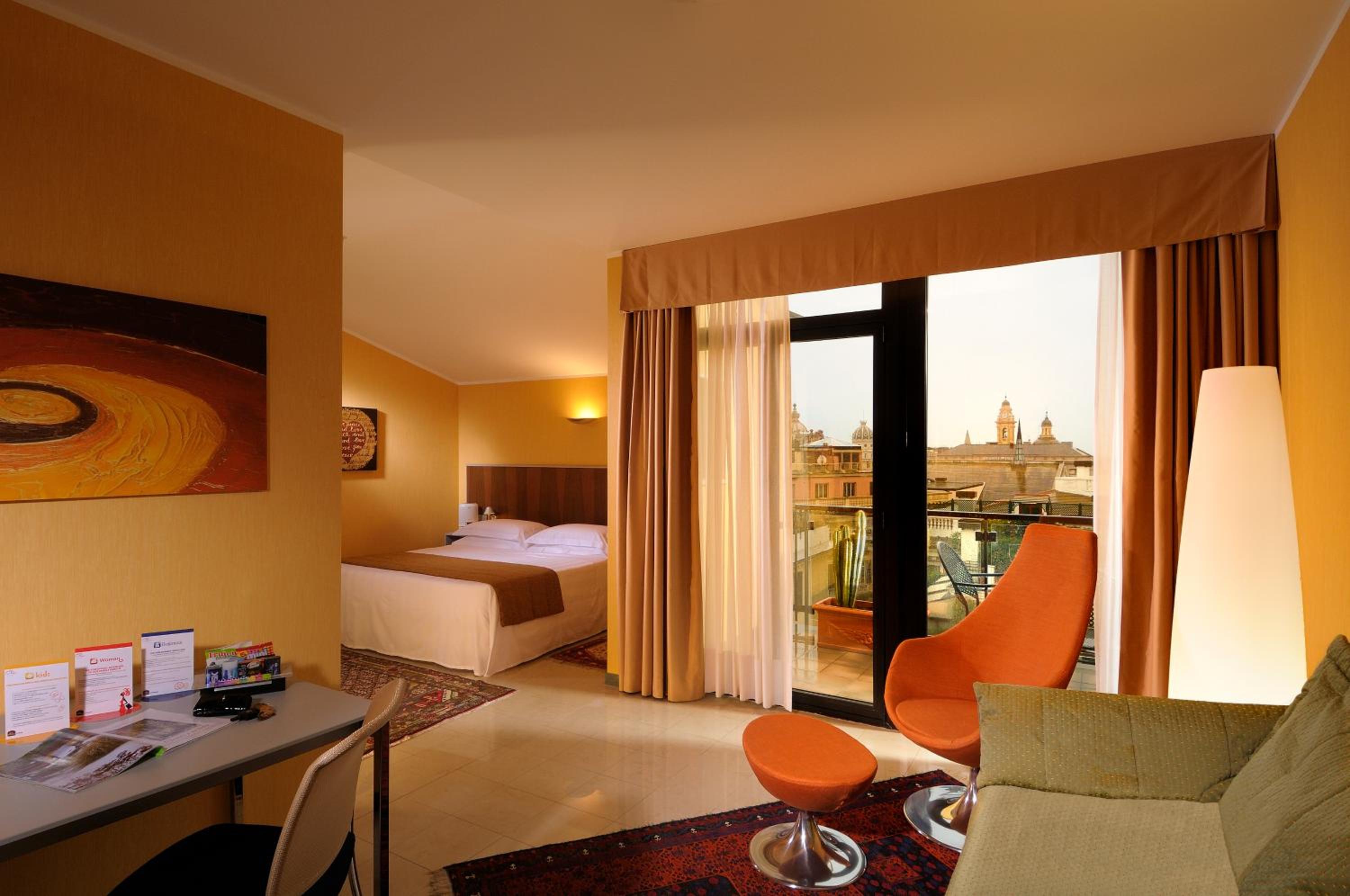 King Junior Suite with City View - Photo 4