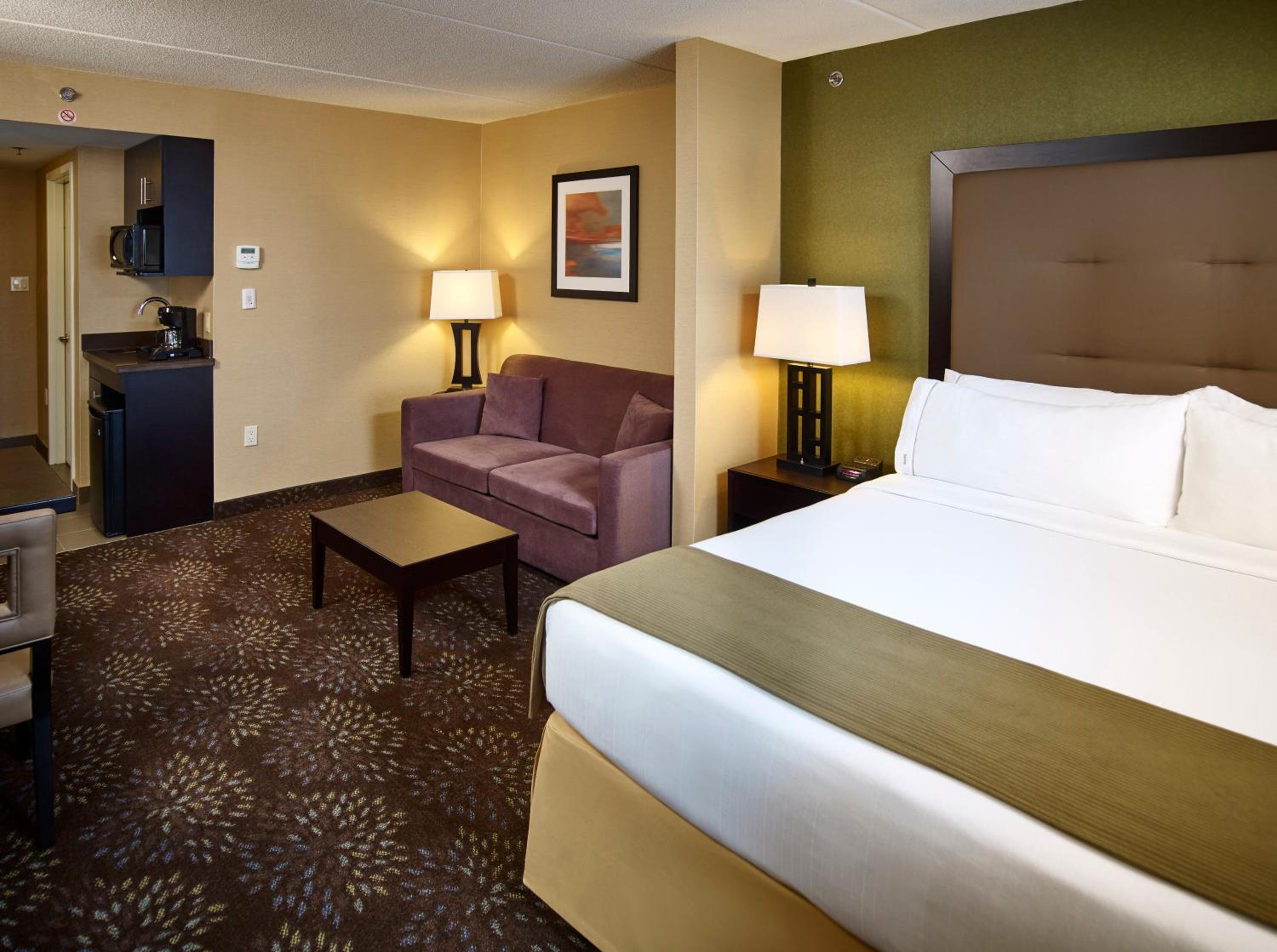 King Suite with Sofa Bed photo 3
