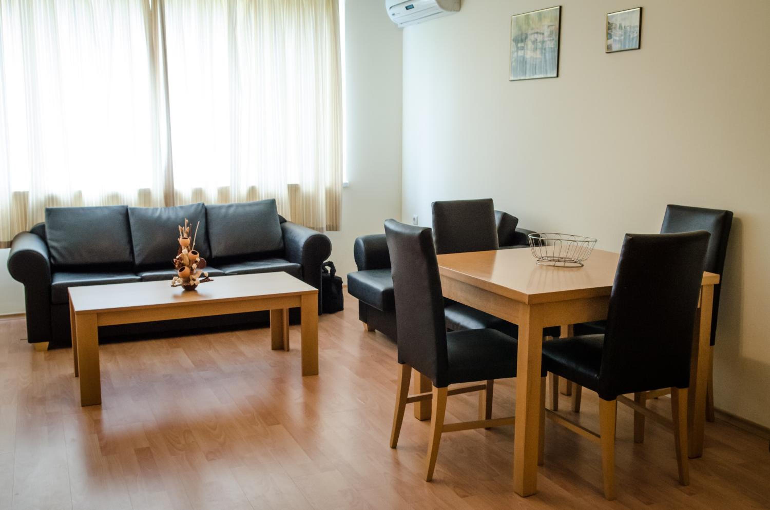 One-Bedroom Apartment with Balcony (4 Adults) photo 3