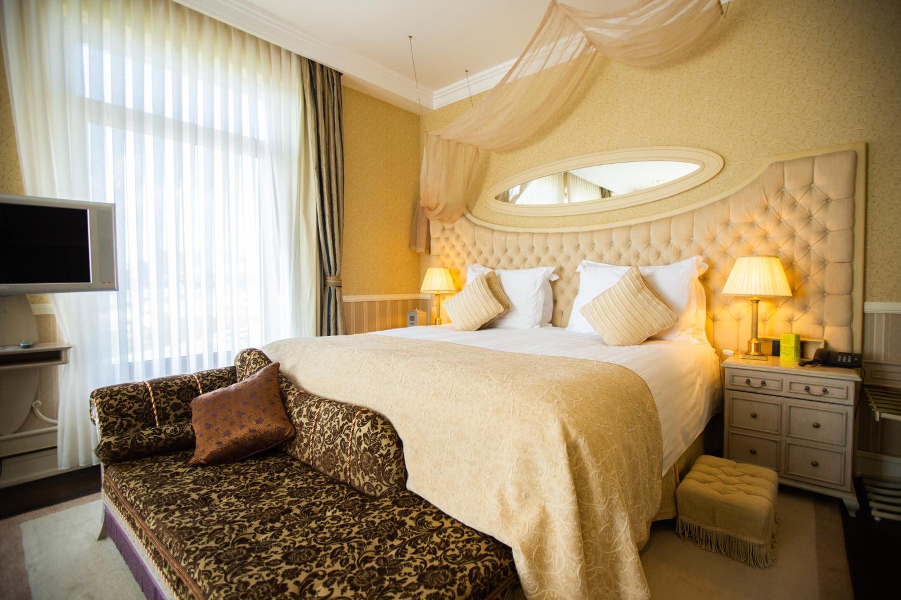Deluxe King Room photo 1