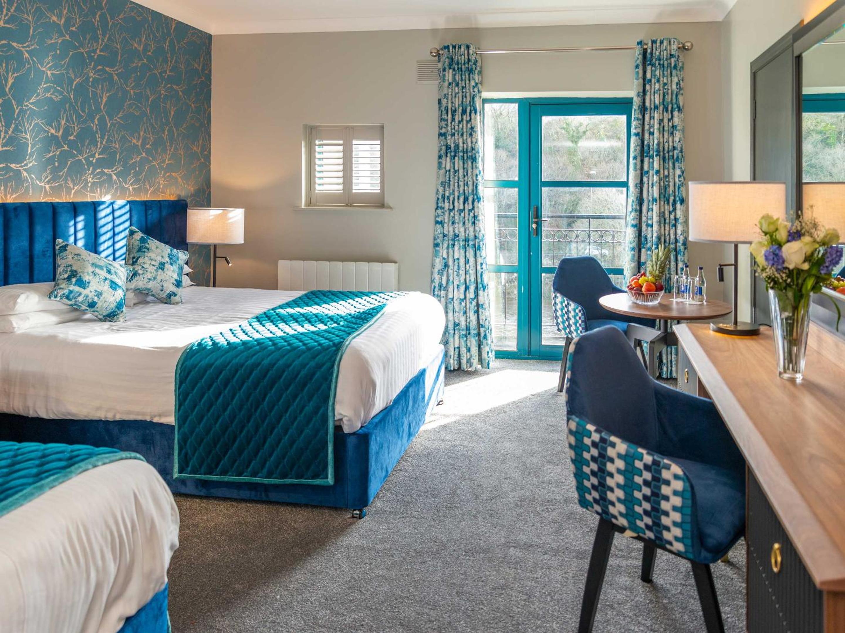 Double or Twin Room with Balcony - Photo 2