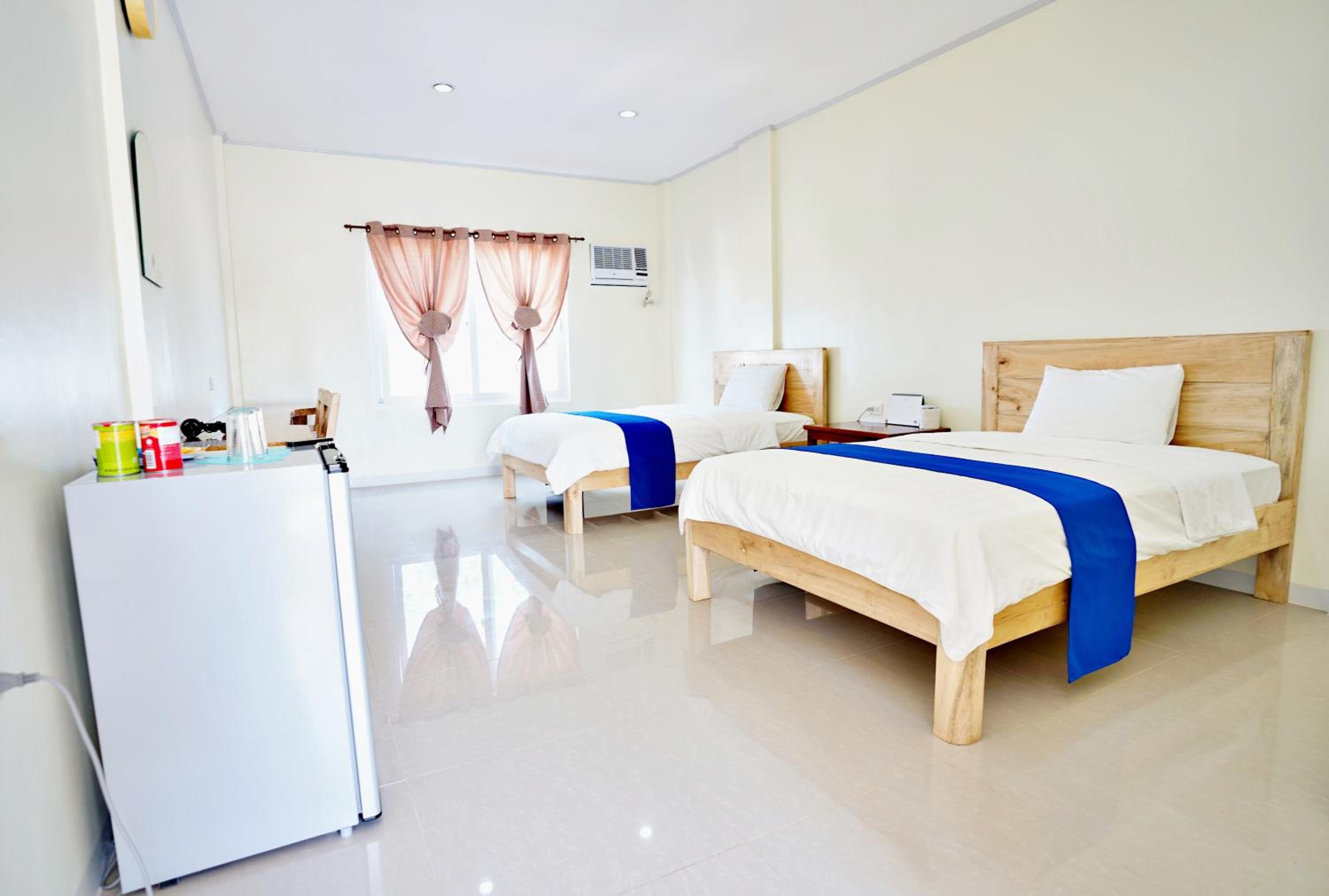 Deluxe Double Room with Two Double Beds - Photo 1