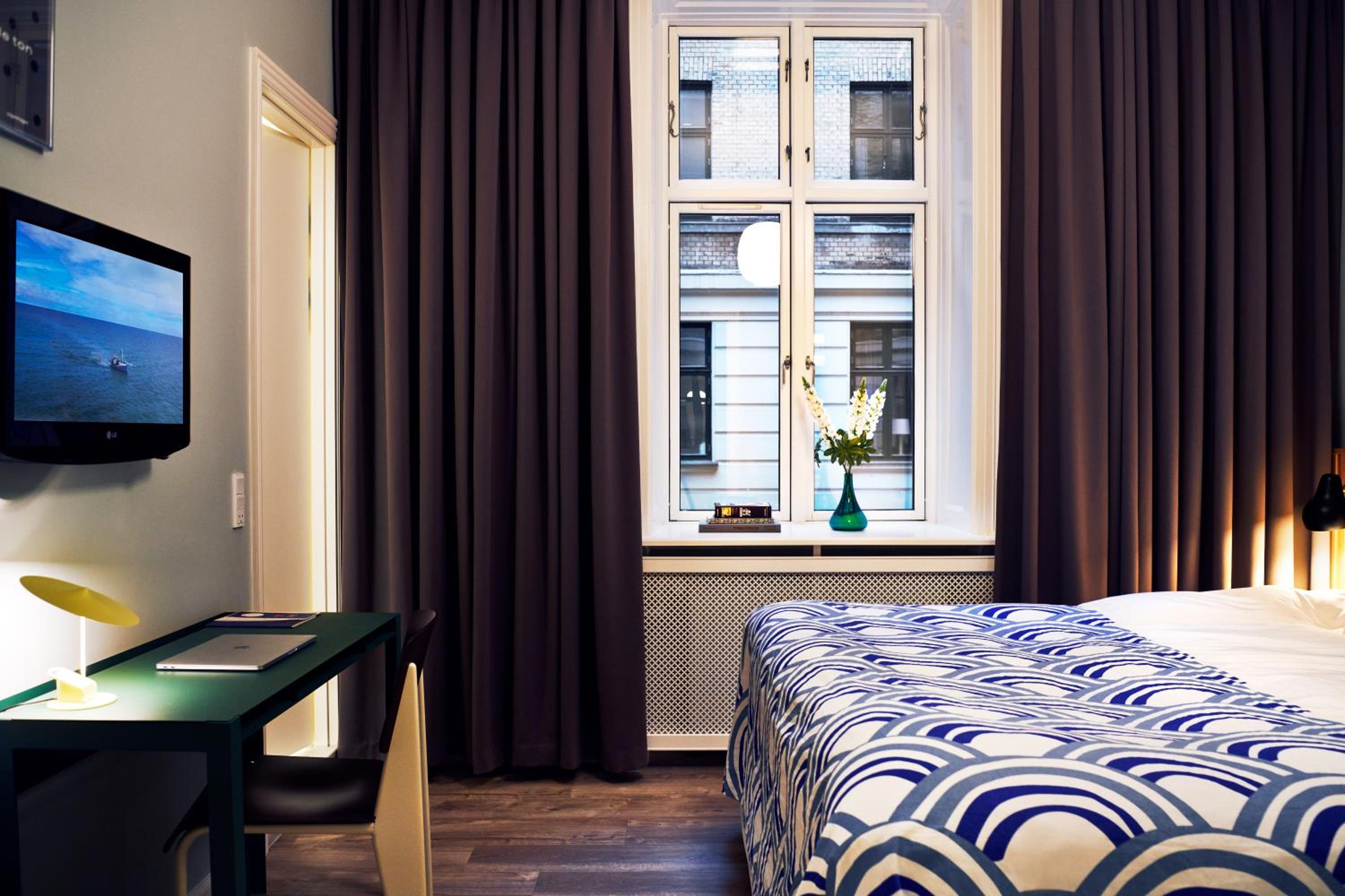 Small Double Room thumbnail 5
