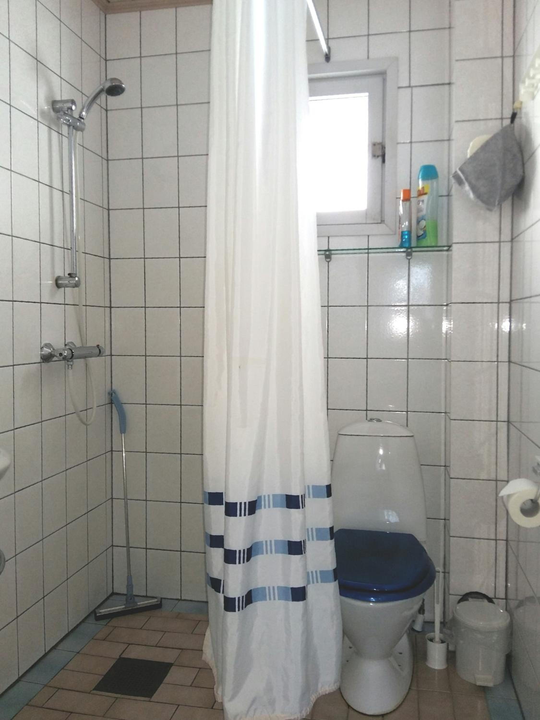 Family Room with Private Bathroom - Photo 24