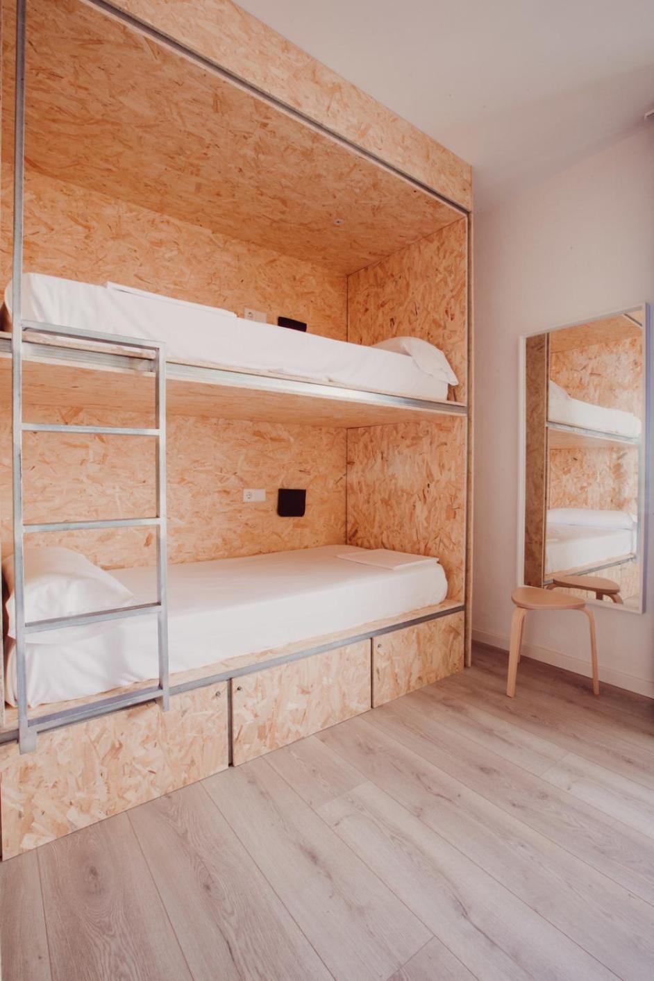 Quadruple Room with Private Bathroom photo 2