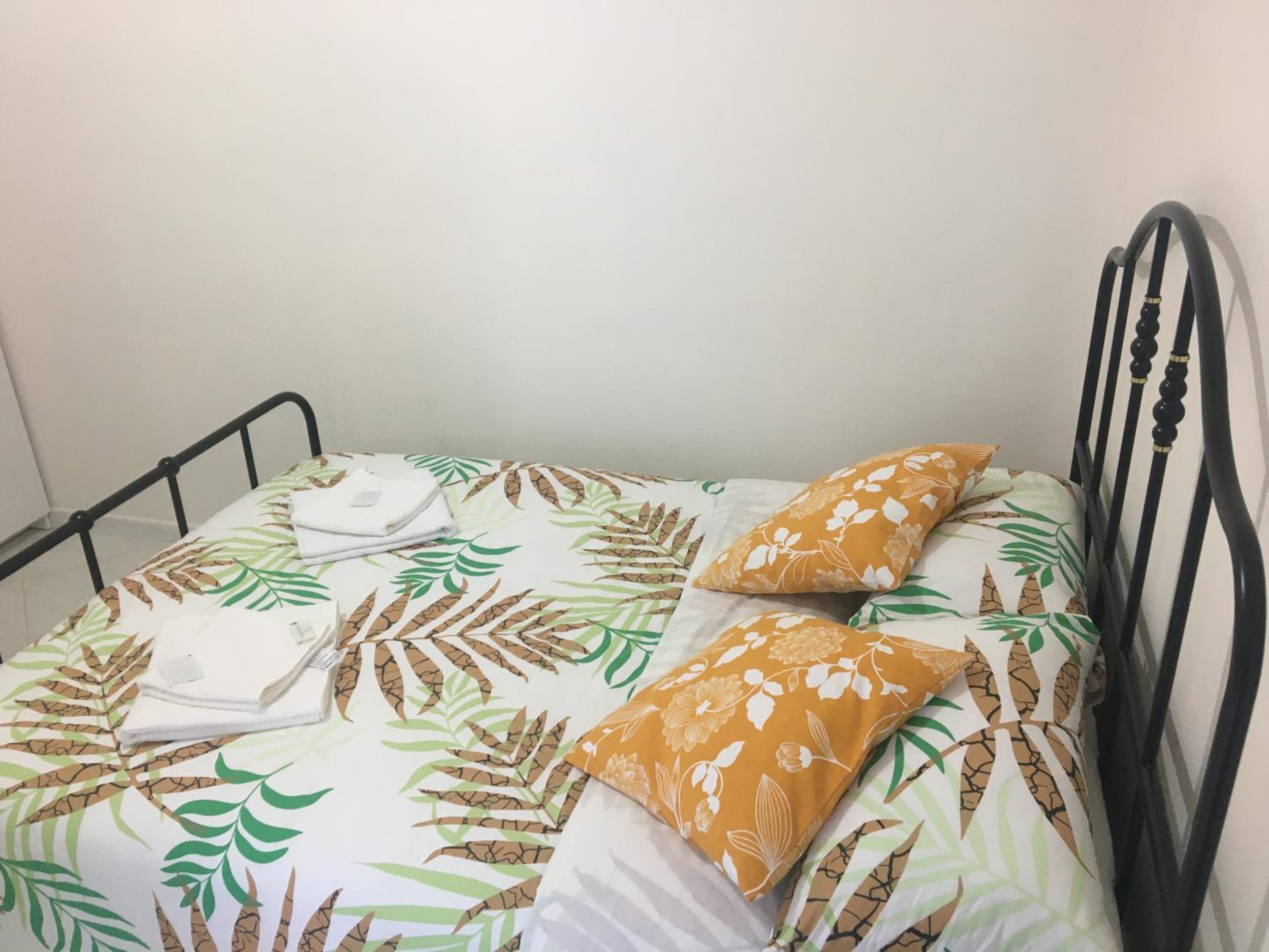 Studio Apartment - Photo 1