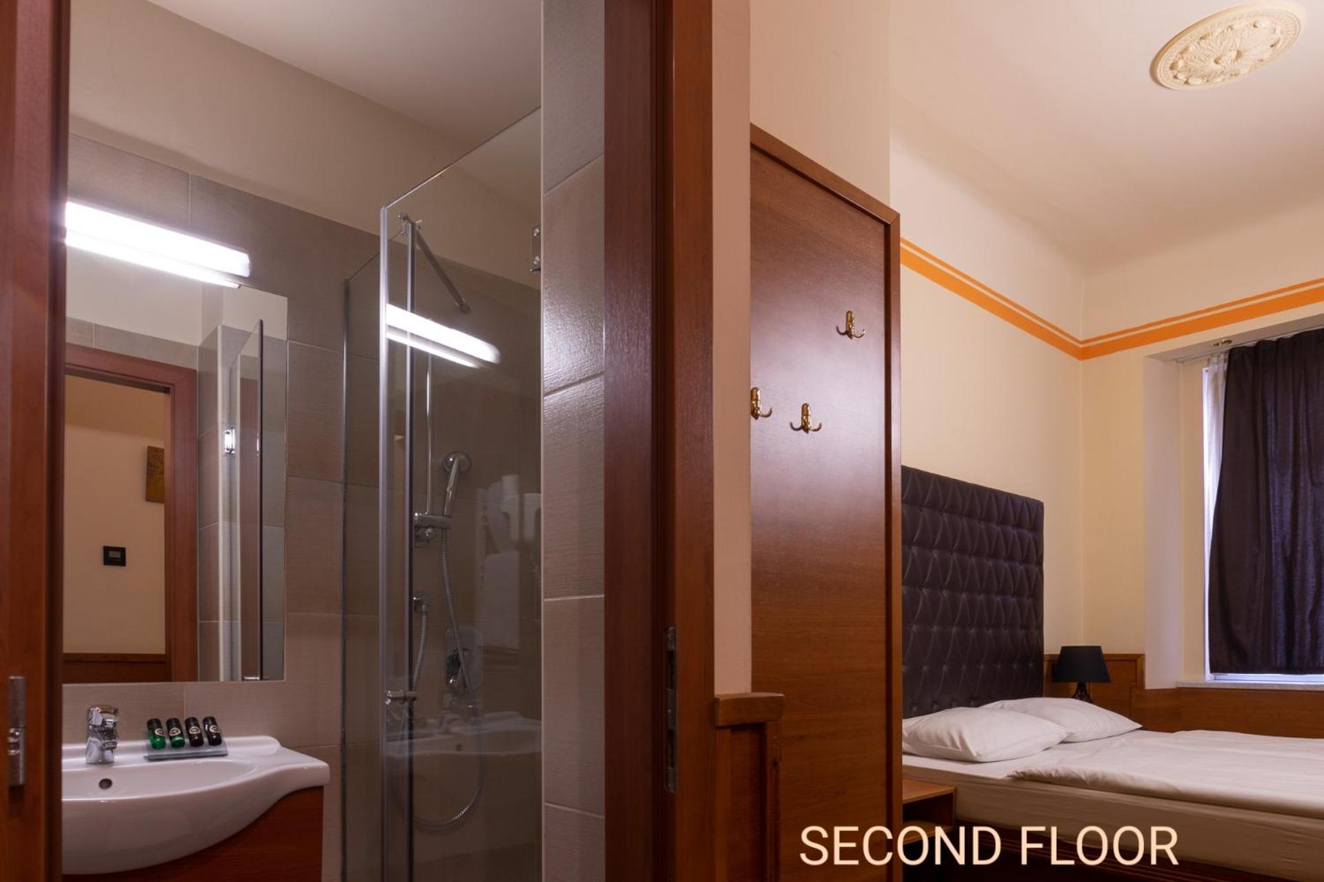 Classic Triple Room photo 2