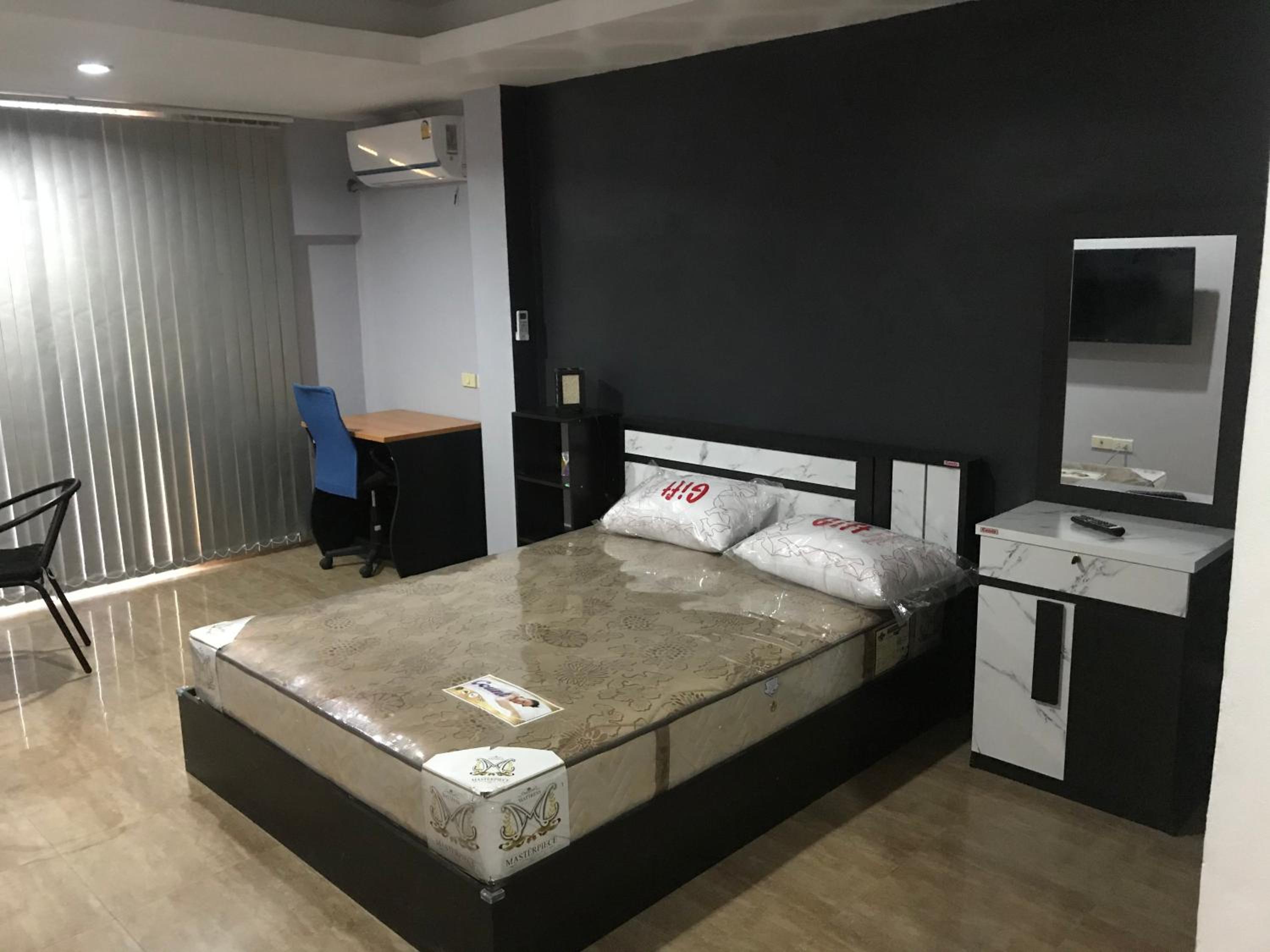 Large Double Room - Photo 2