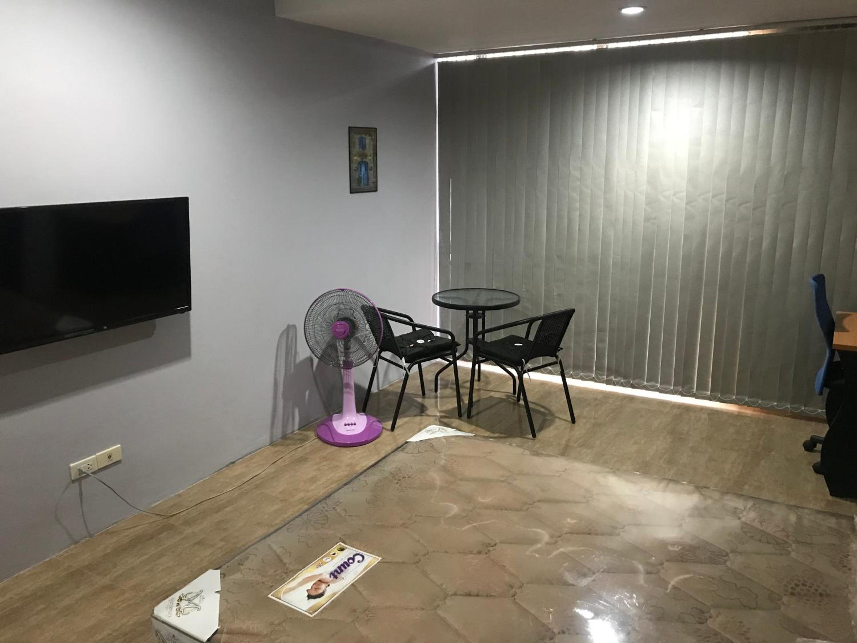 Large Double Room - Photo 11