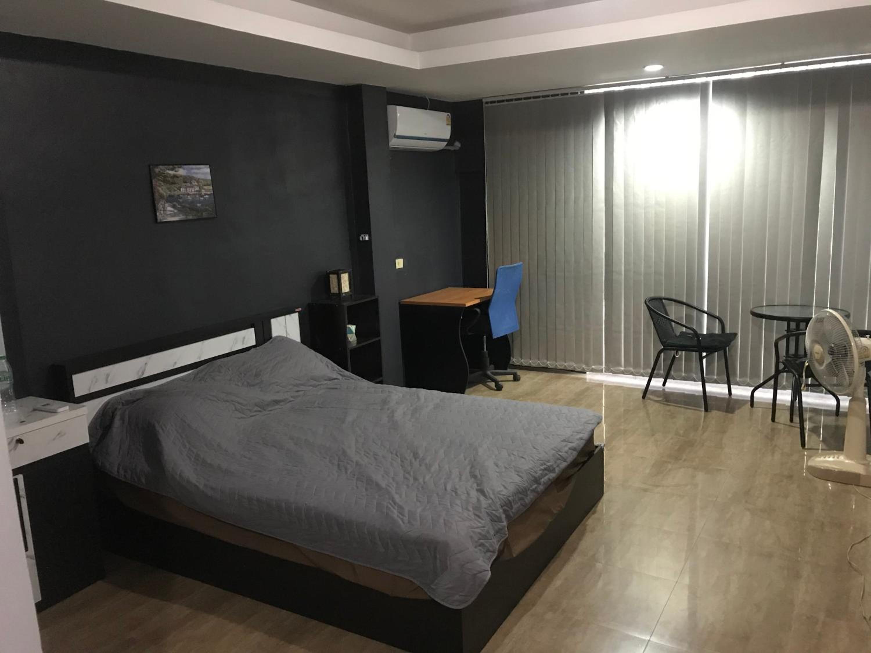 Large Double Room - Photo 1