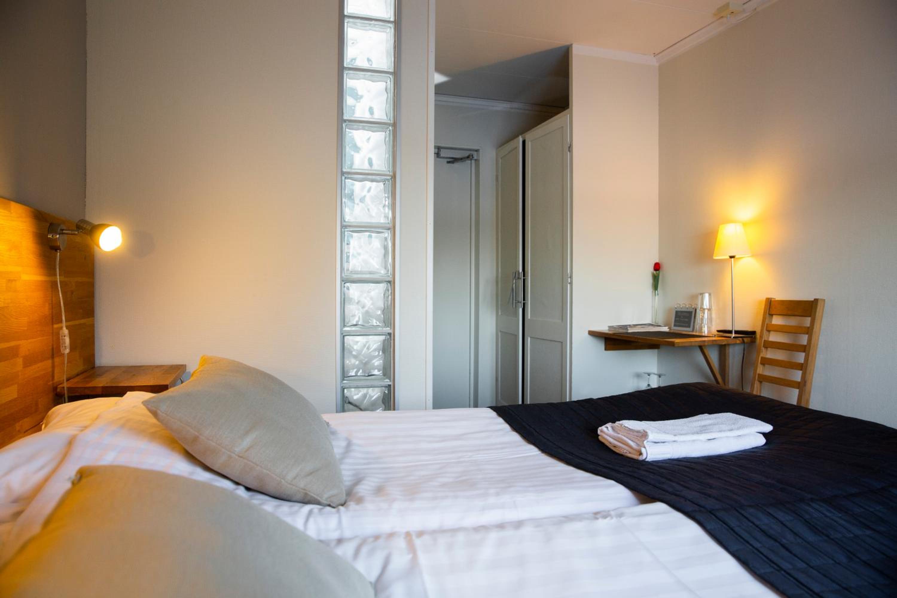 Standard Twin Room - Photo 4