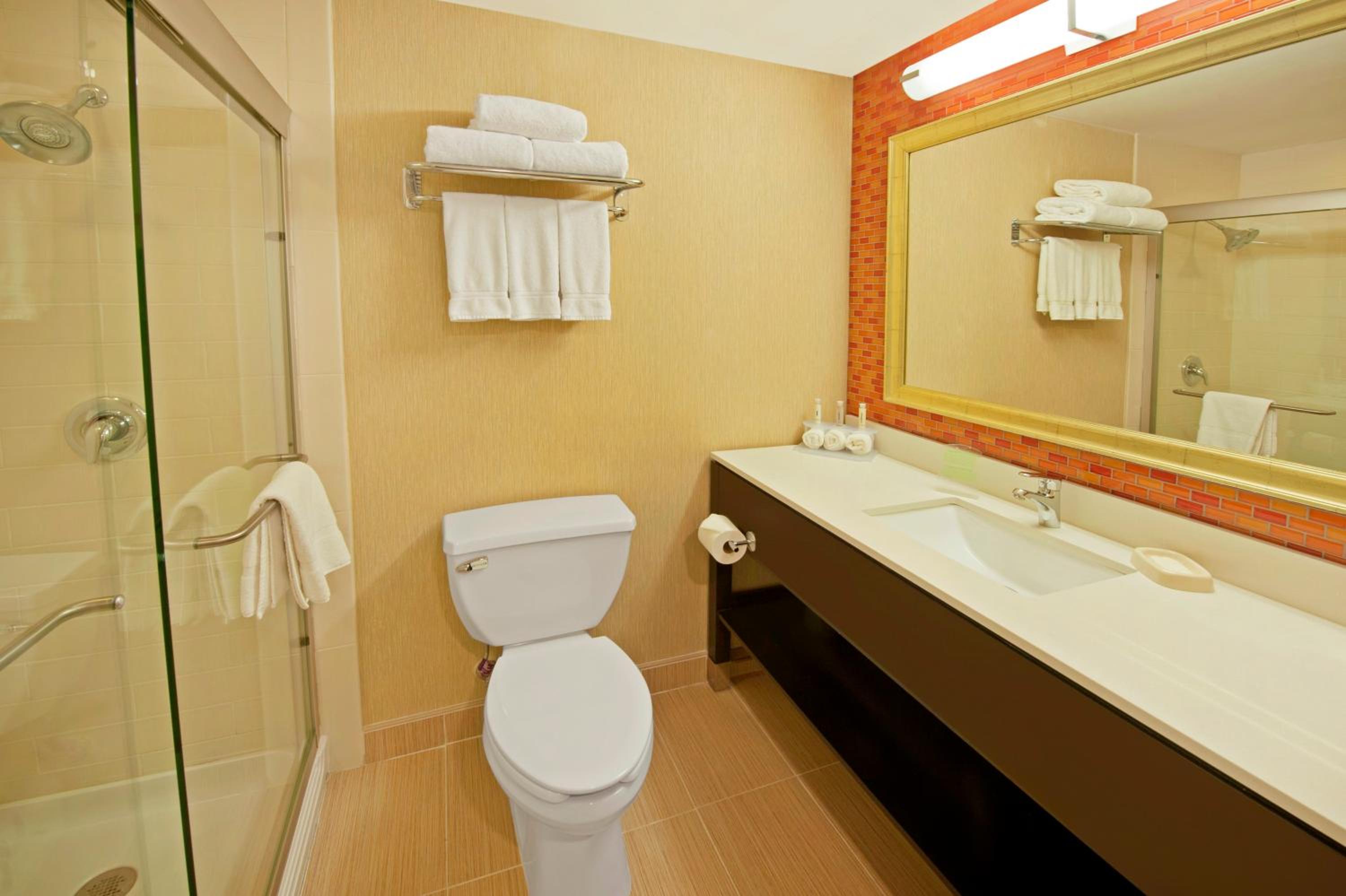 Standard King Room photo 3