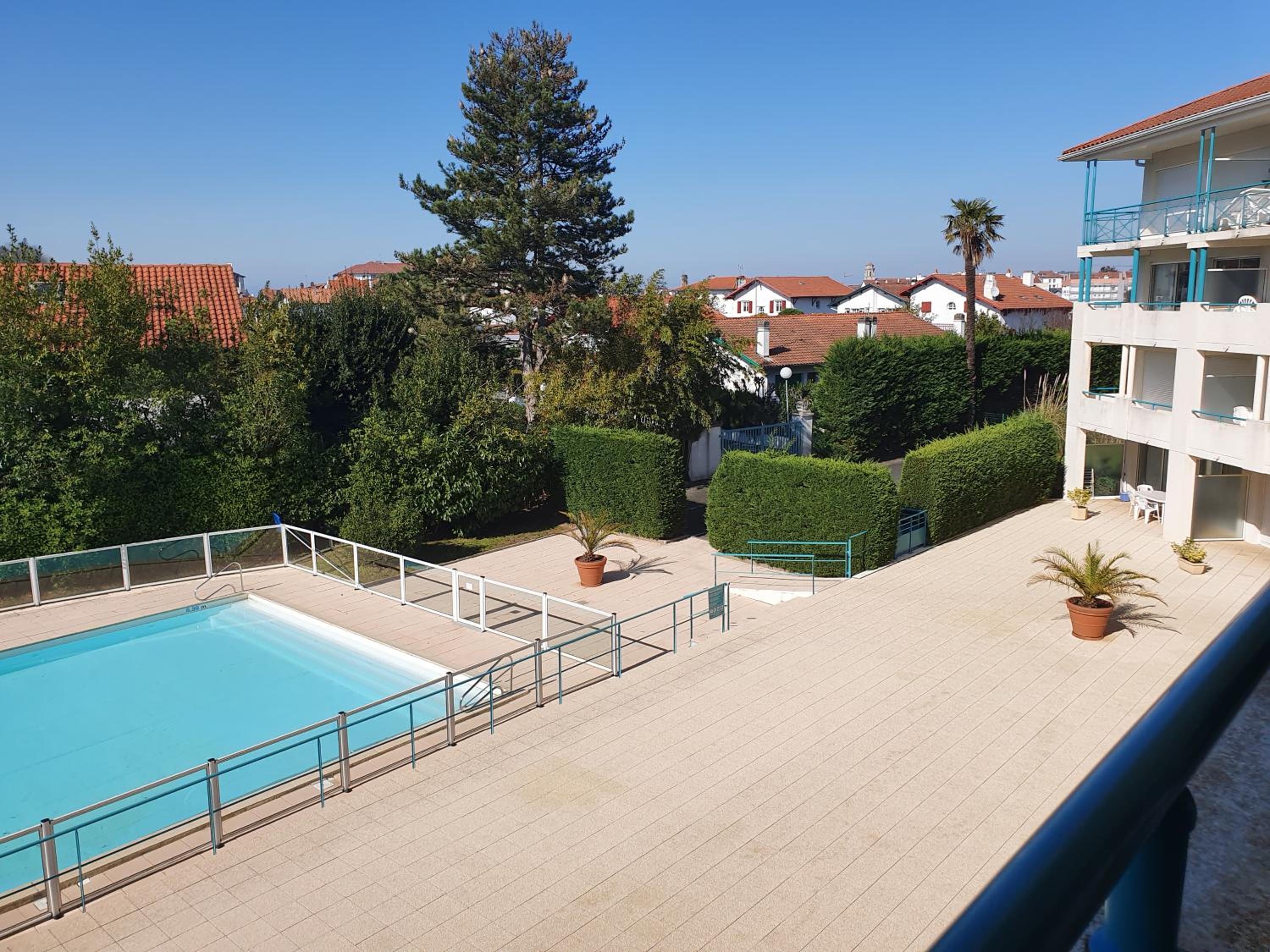 Apartment with Pool View  photo 2